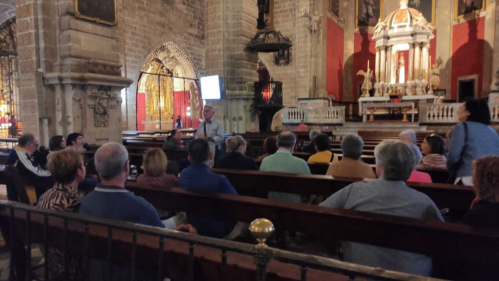 Una de las recientes visitas guiadas al patrimonio sacro portuense.