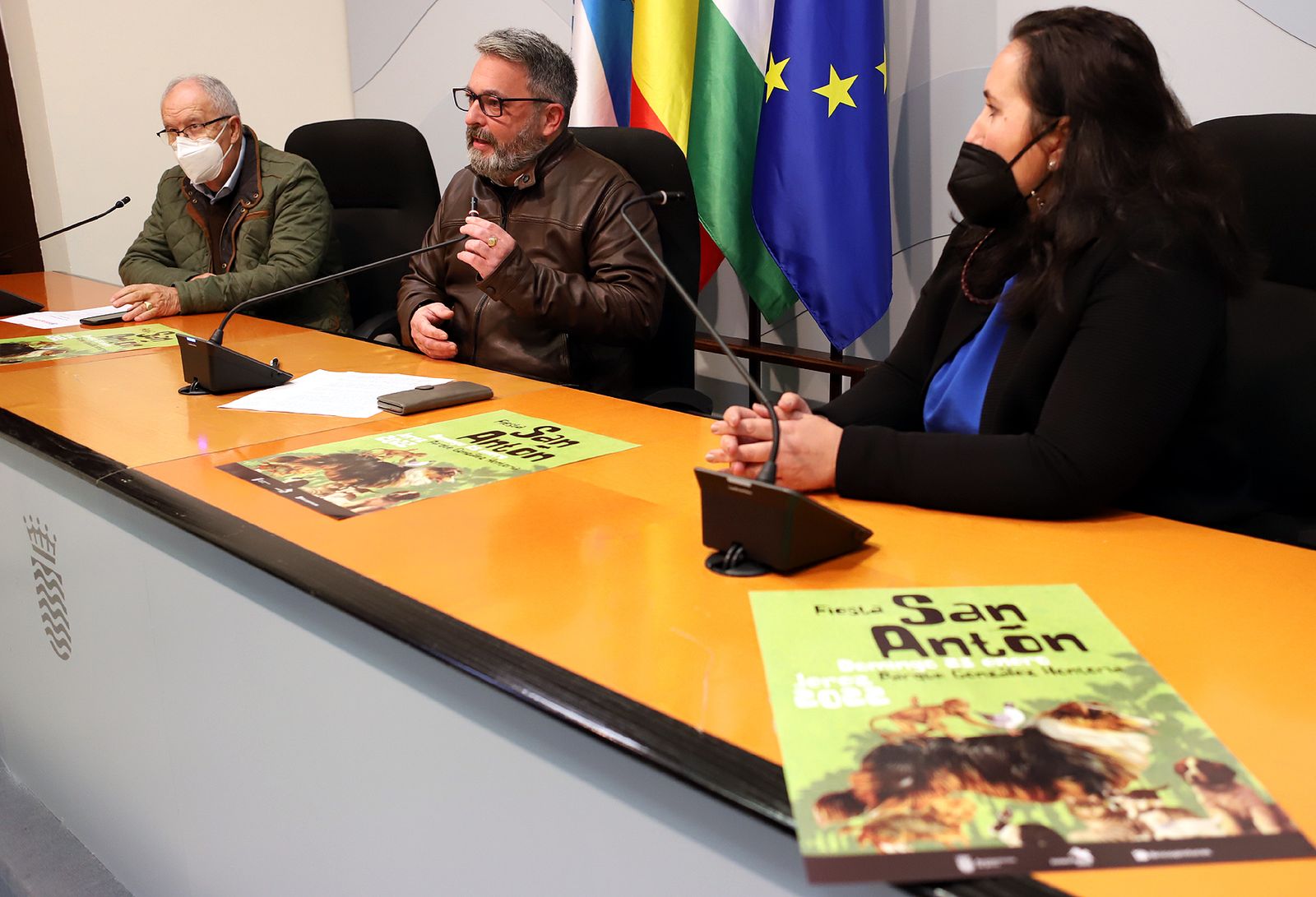 Rubén Pérez, en la presentación del Día de San Antón junto a Antonio Valderas y Almudena Palomino.