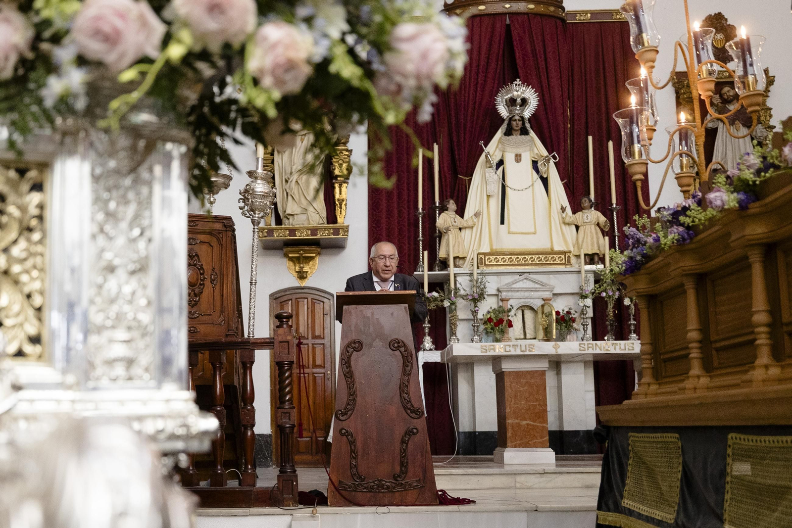Imágenes de la salida de Siete Palabras en la Semana Santa de Cádiz 2025