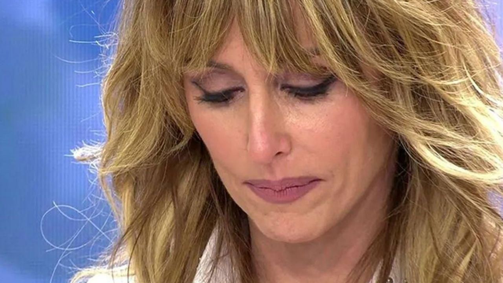 Emma García, emocionada en el plató de su programa, tras dedicarle unas preciosas palabras a su padre. Emma García, emocionada en el plató de su programa, tras dedicarle unas preciosas palabras a su padre.
