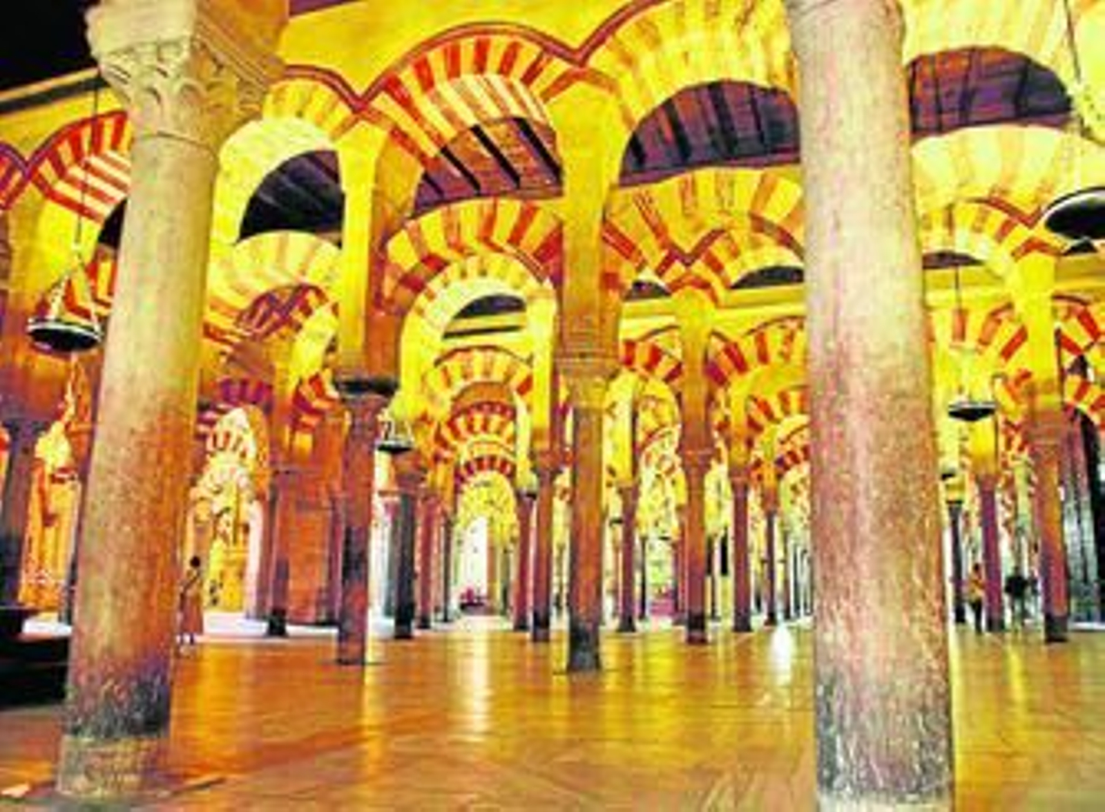 Bosque de columnas de la Mezquita-Catedral de Córdoba.'