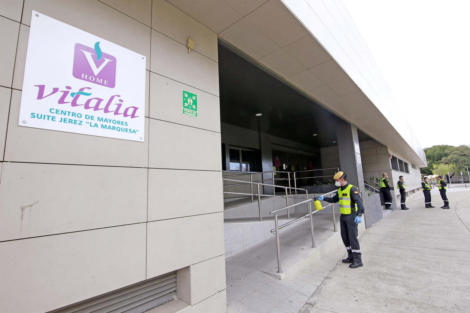 Policía Nacional junto a Infantería de Marina, y la UME en Jerez