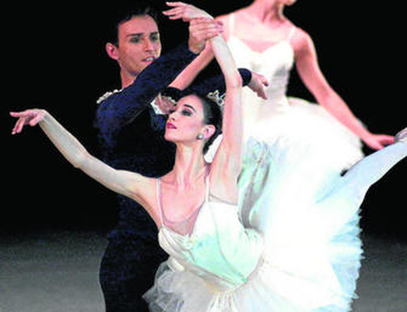 La española Lucía Lacarra, Premio Nacional de Danza, es una de las protagonistas de este montaje.