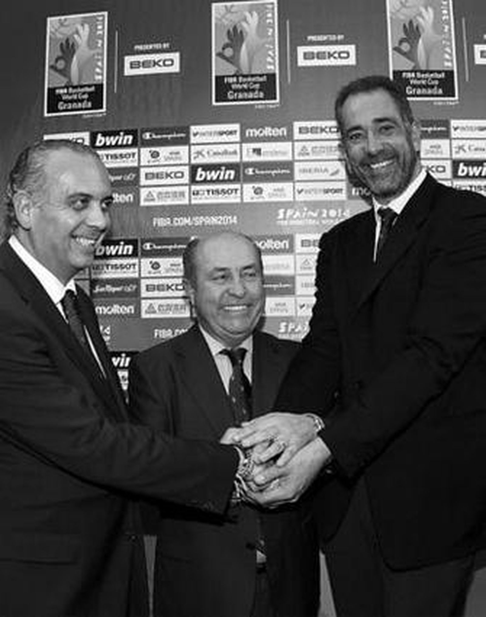 José Luis Sáez (presidente de la FEB), José Torres Hurtado y Orenga (seleccionador).