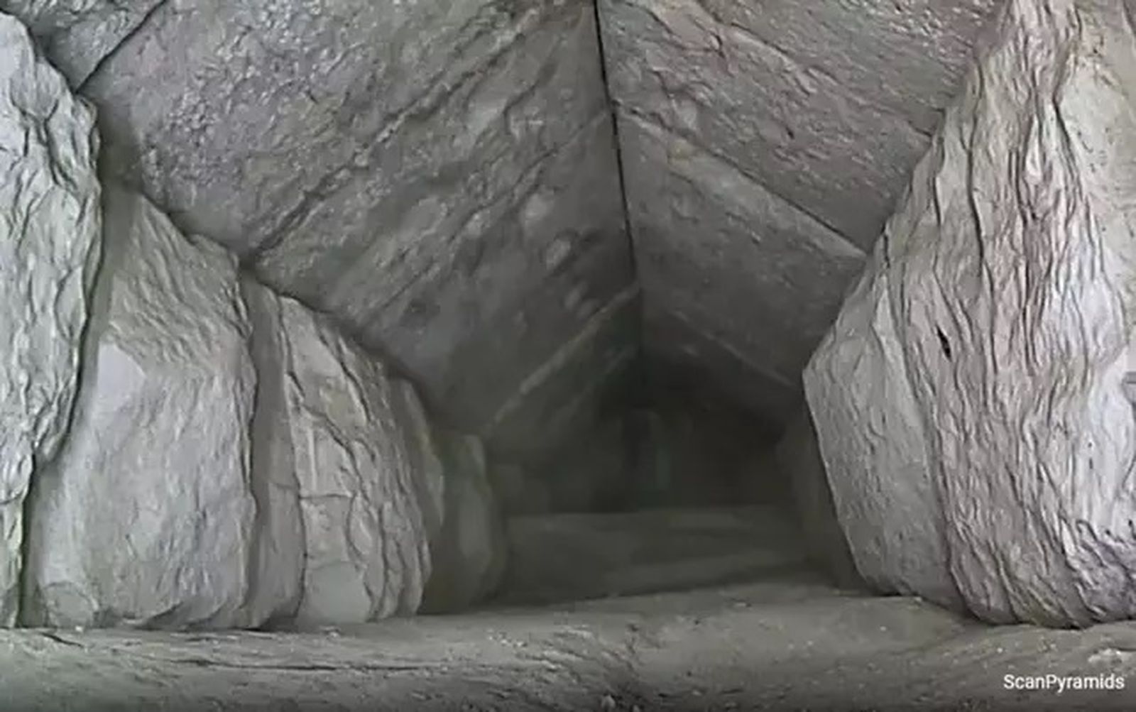 Imagen de la cámara secreta en la gran pirámide de Keops