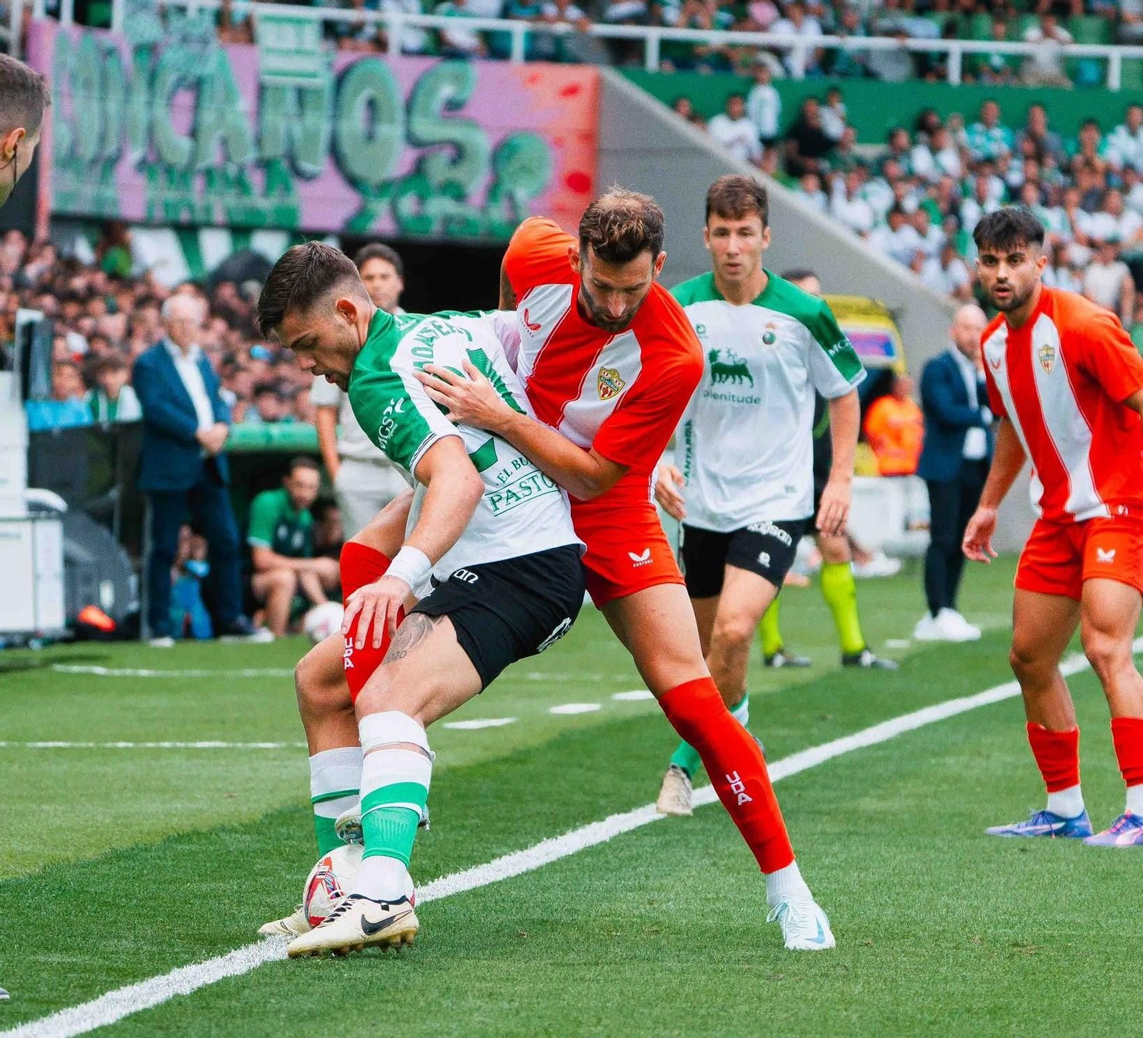 Un lance del partido Racing-Almería.