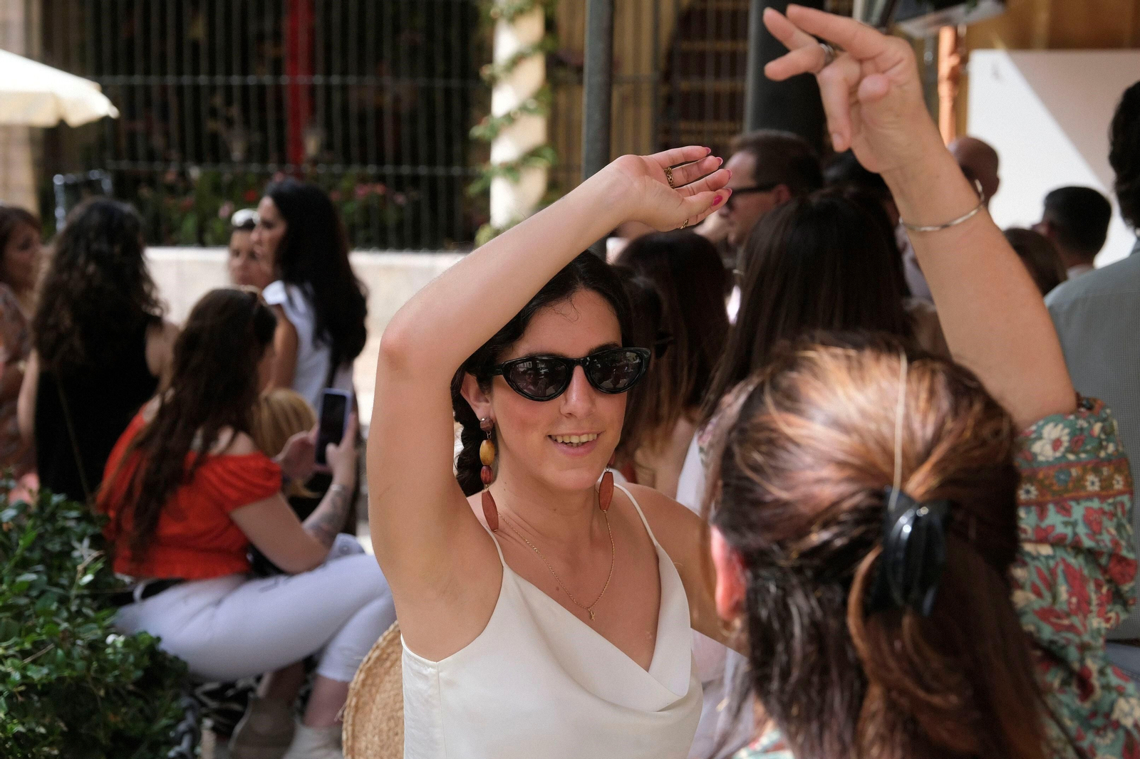 Ganas de fiesta a las puertas del fin de semana en las Cruces de Mayo de Córdoba, en imágenes