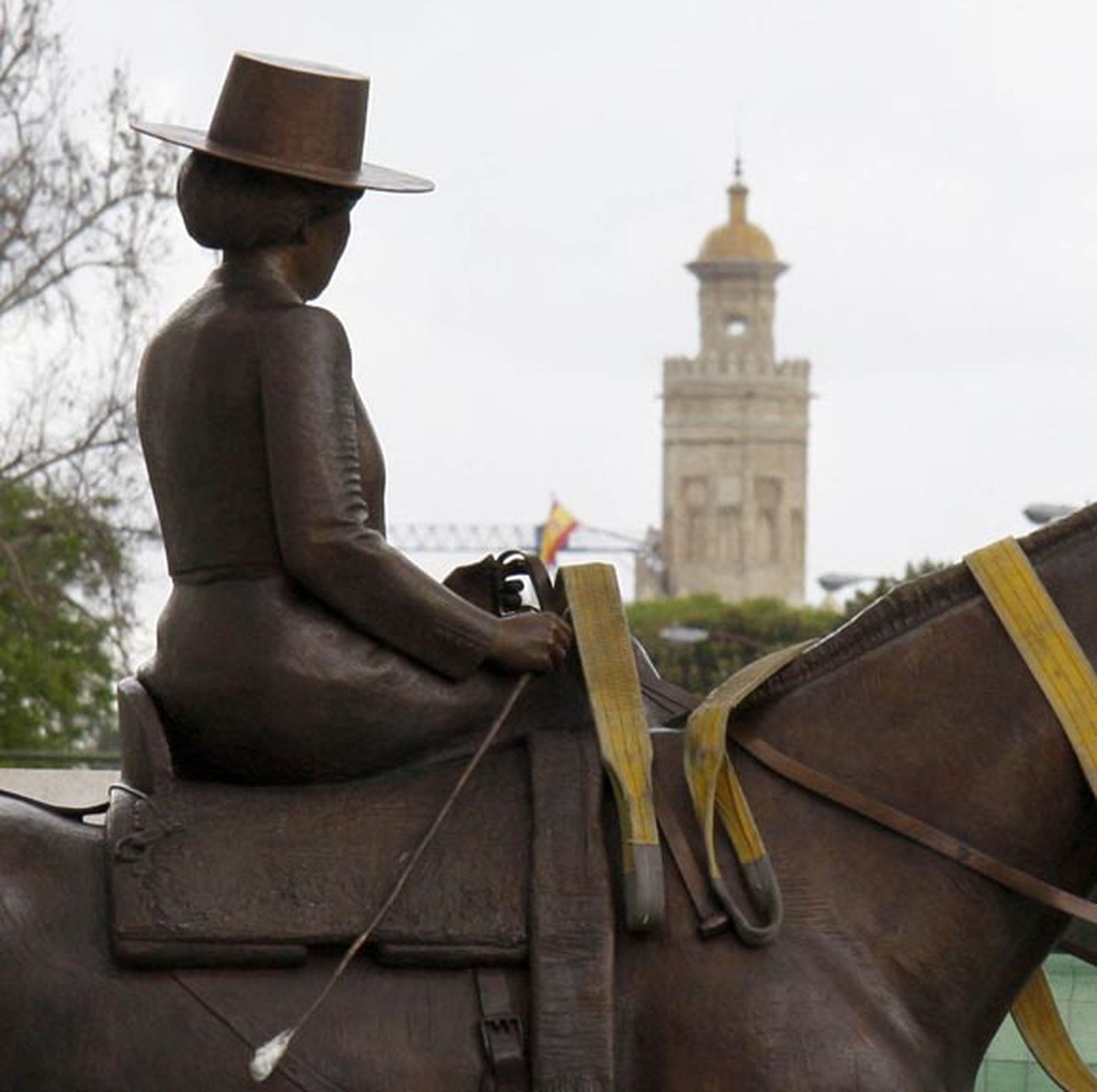 La escultura de la madre del Rey ya está instalada en el Paseo Colón