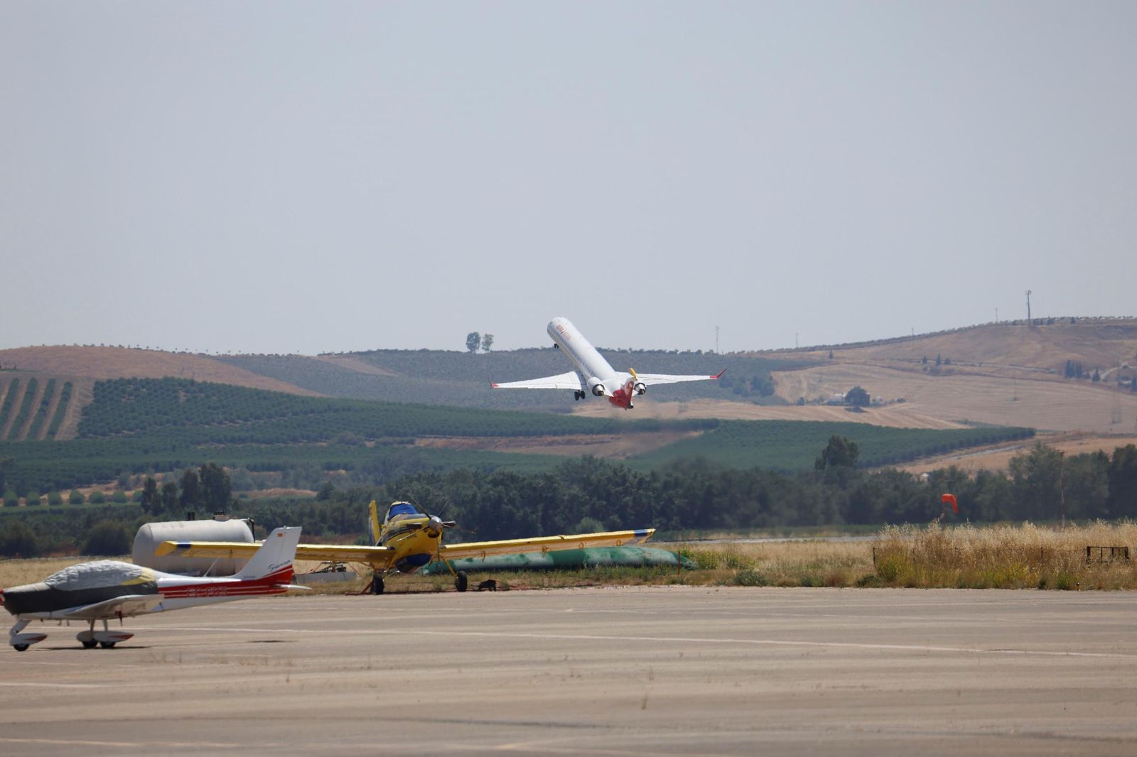 Los primeros vuelos comerciales en el aeropuerto de Córdoba, en fotografías