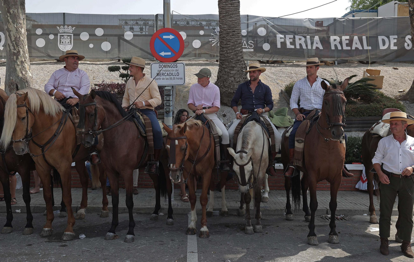 Búscate en las fotos del Domingo Rociero en la Feria Real de San Roque 2025