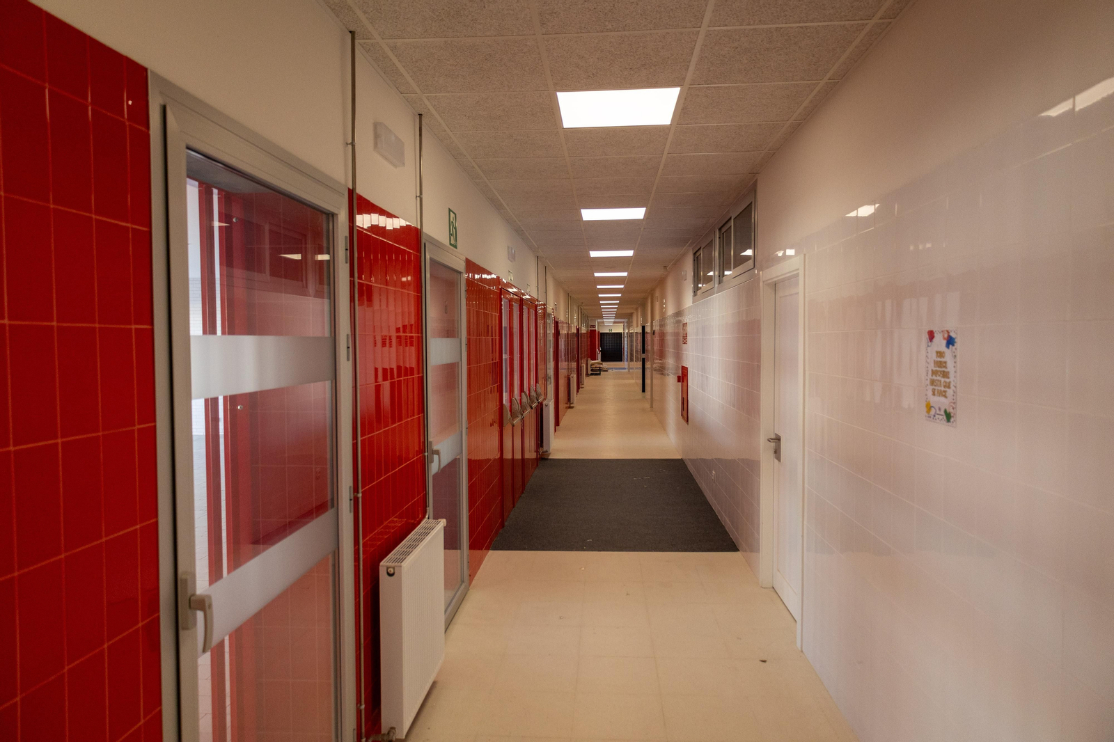 Un recorrido en imágenes por el interior del nuevo colegio del Ensanche Sur en Huelva