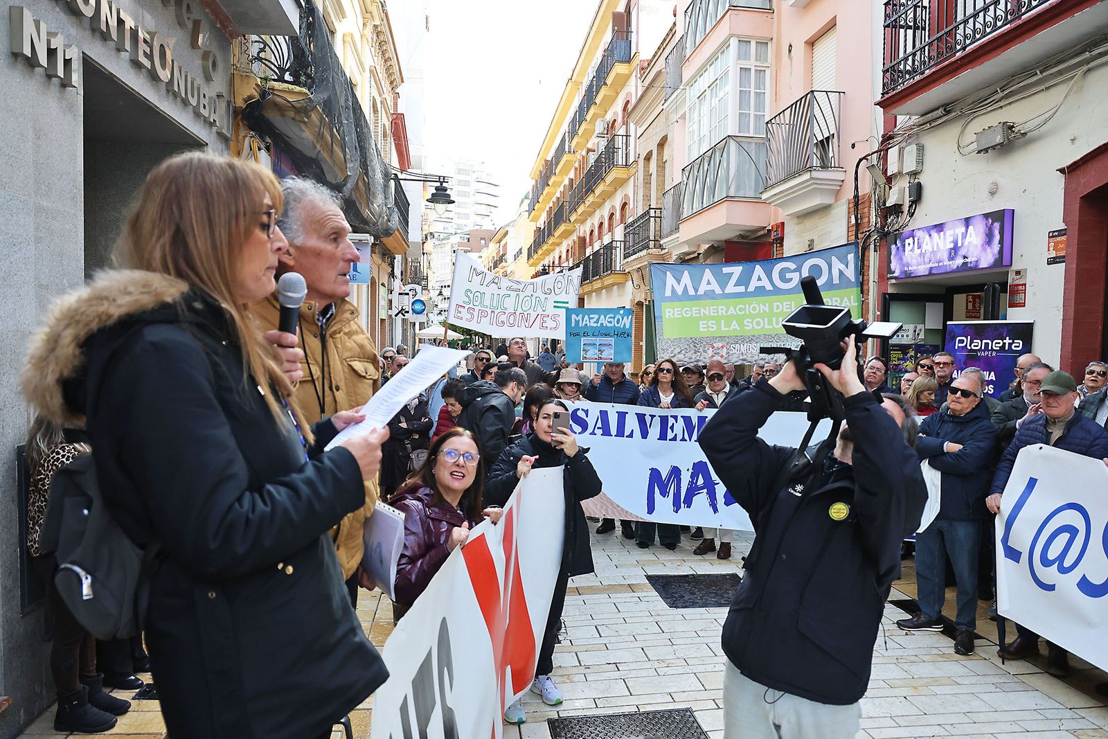 Fotografías de la manifestación en Huelva para exigir la regeneración de las playas