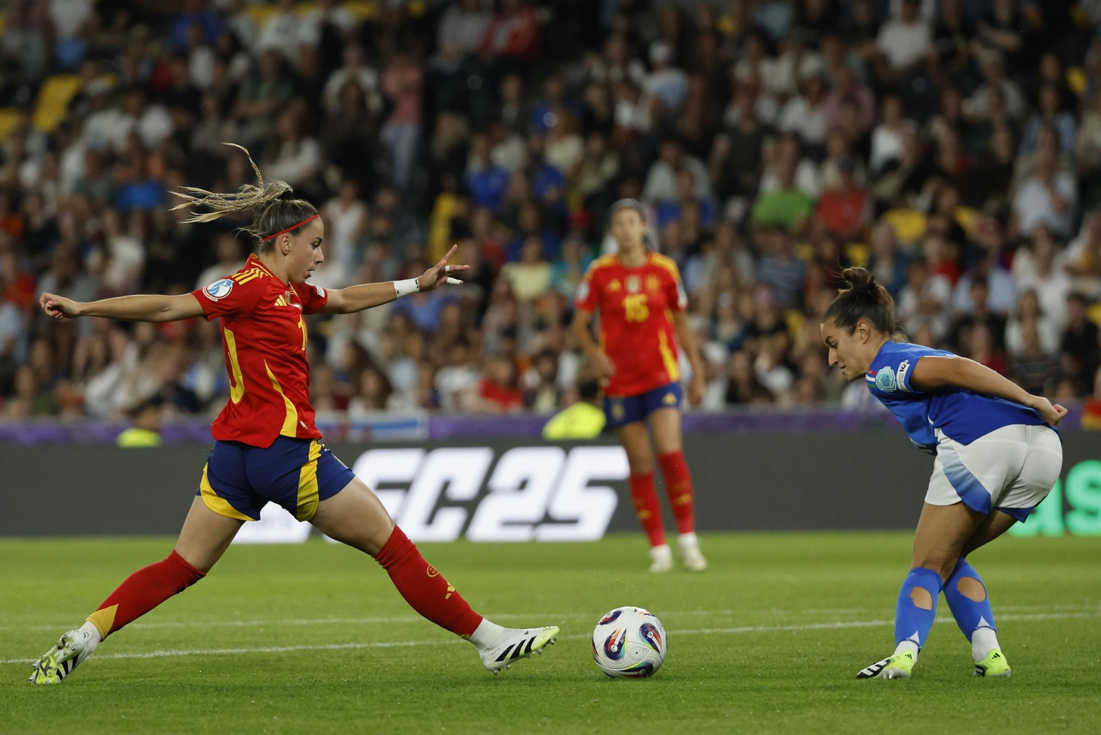 Las fotos del Italia - España de la Eurocopa femenina