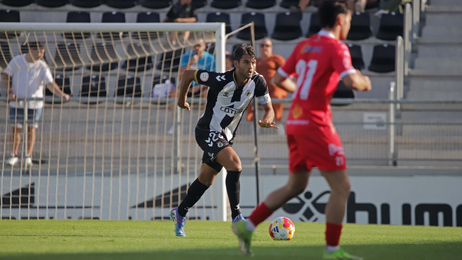 Julio Algar, en un partido con la Balompédica.