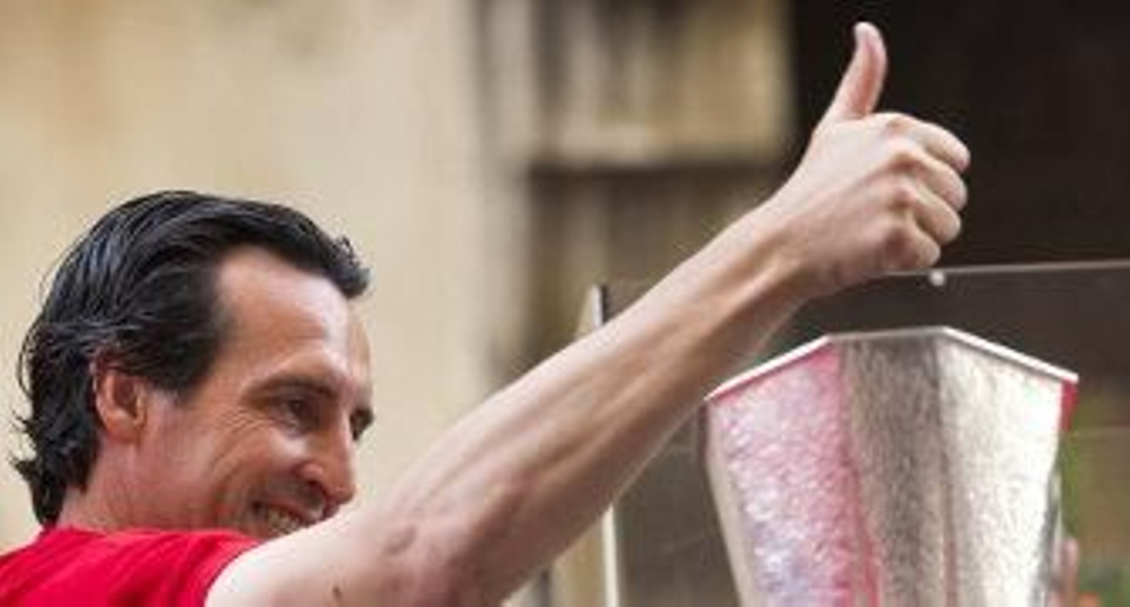 Unai Emery, en la fiesta en Sevilla por la conquista de la última Liga Europa. / EFE