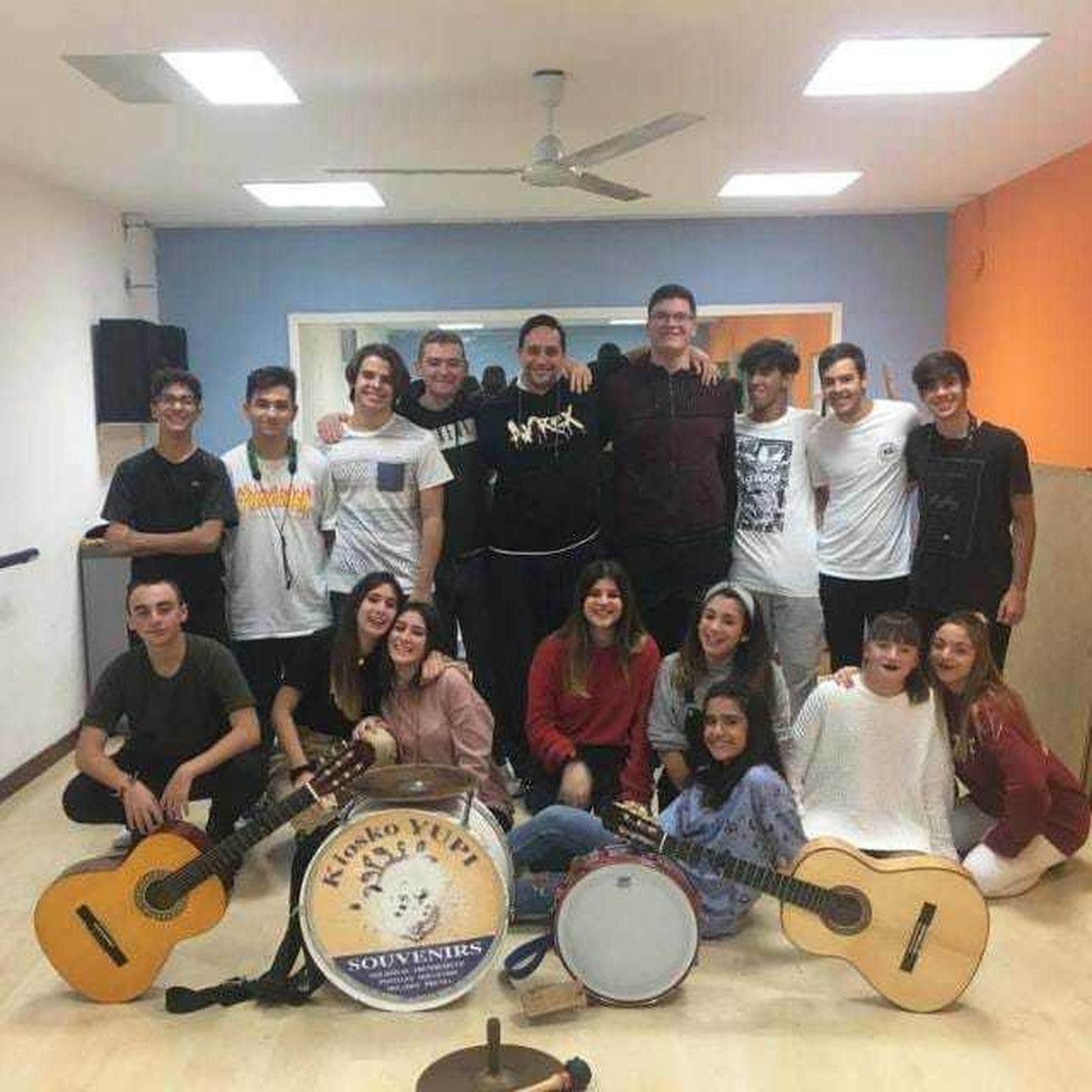 Comparsa juvenil 'El guía de Cádiz'