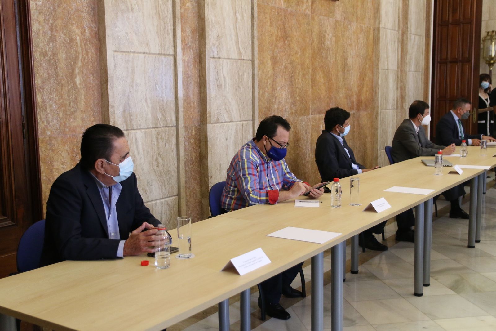 La Mesa del Agua insiste en pedir precio máximo 30 céntimos agua desalada