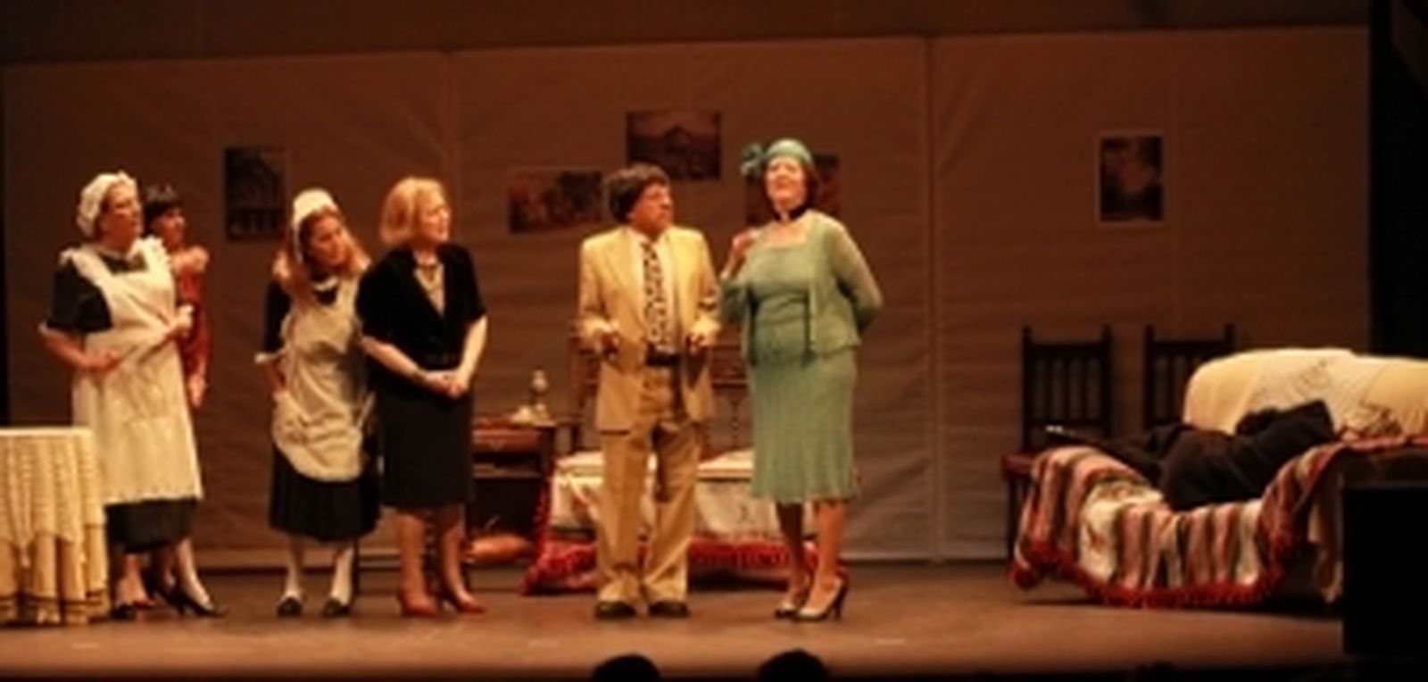 ‘El cadáver del Sr. García’ hizo las delicias de los almerienses que llenaron el Teatro Apolo