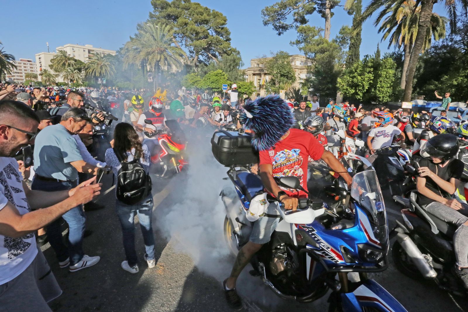 Imágenes de ambiente y caravana motera en Jerez