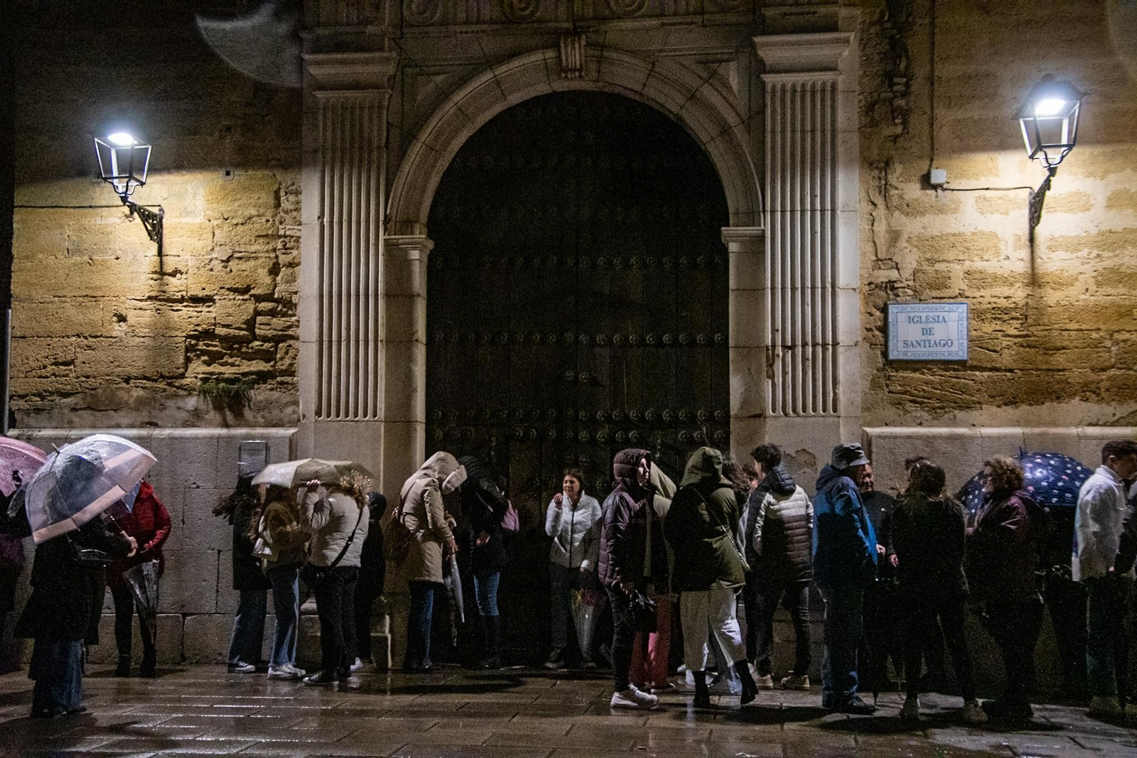 VERA CRUZ Martes Santo en Montilla: Las imágenes de una tarde cofrade deslucida por el mal tiempo