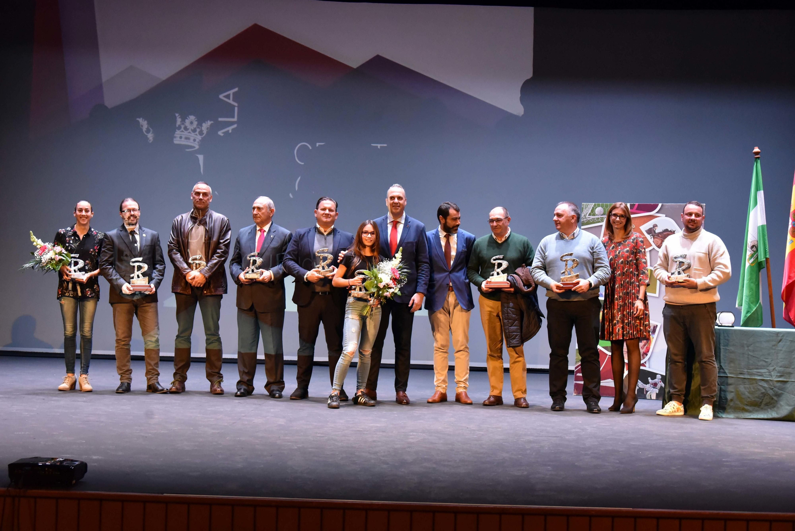 Foto de familia de los principales premiados en la Gala de San Roque.
