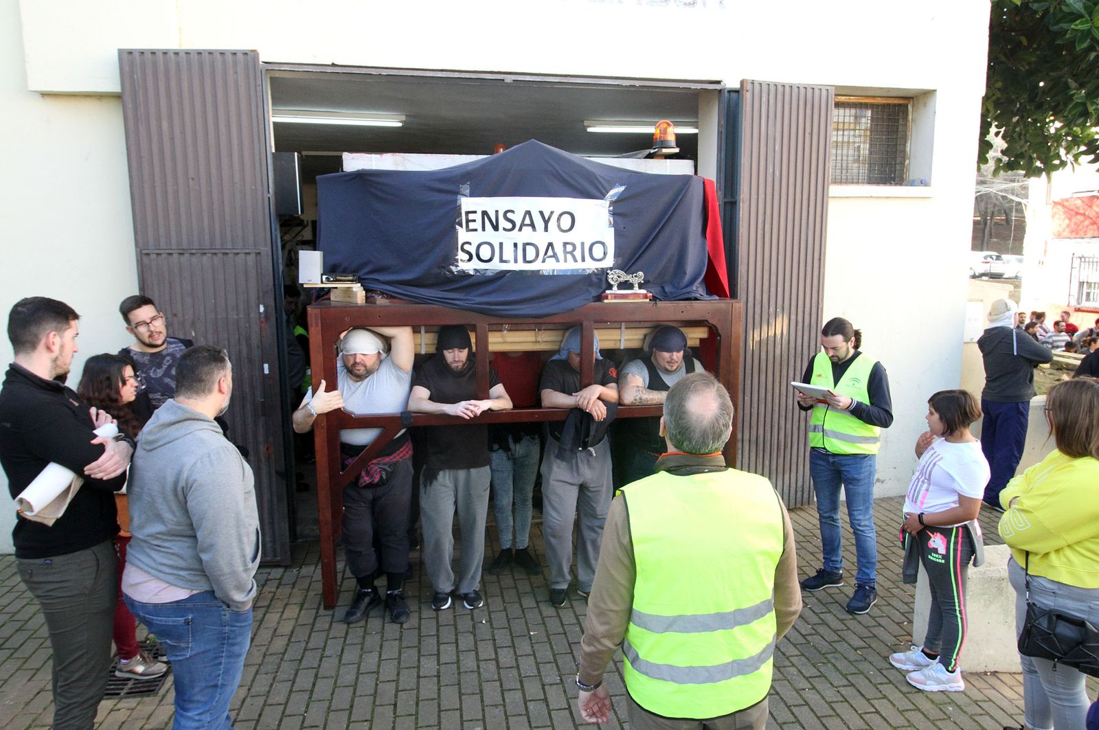Ensayo solidario de la Hdad del Perdón, en imágenes