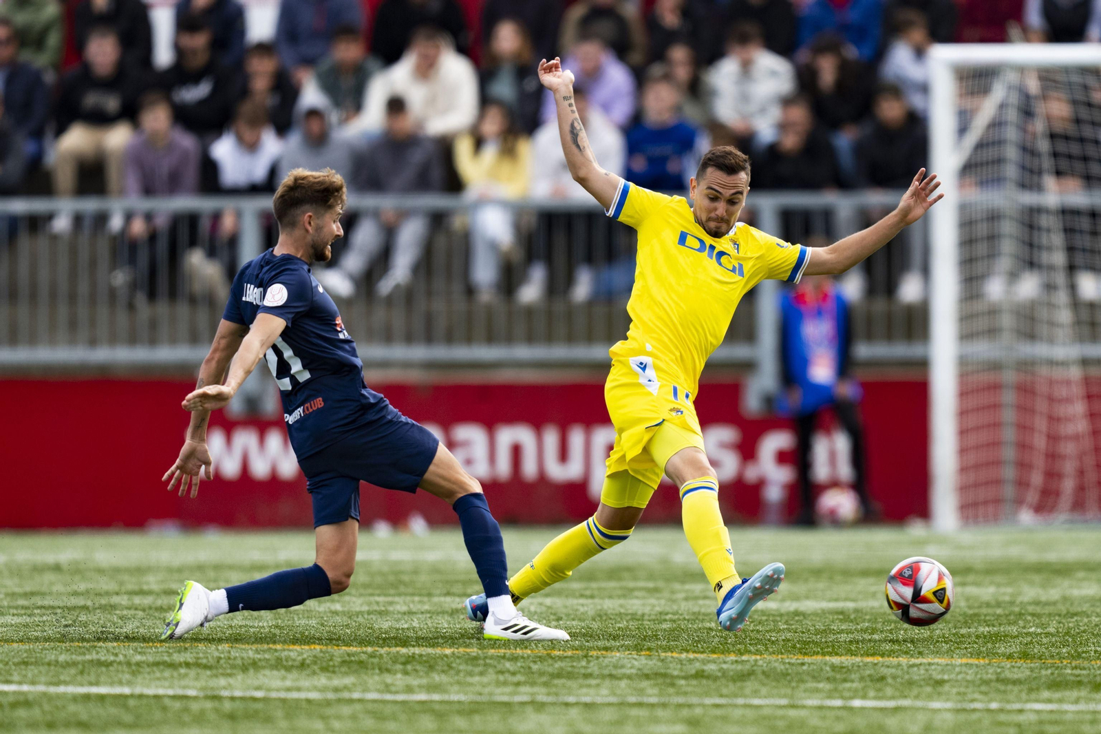 Las imágenes del Badalona Futur-Cádiz CF