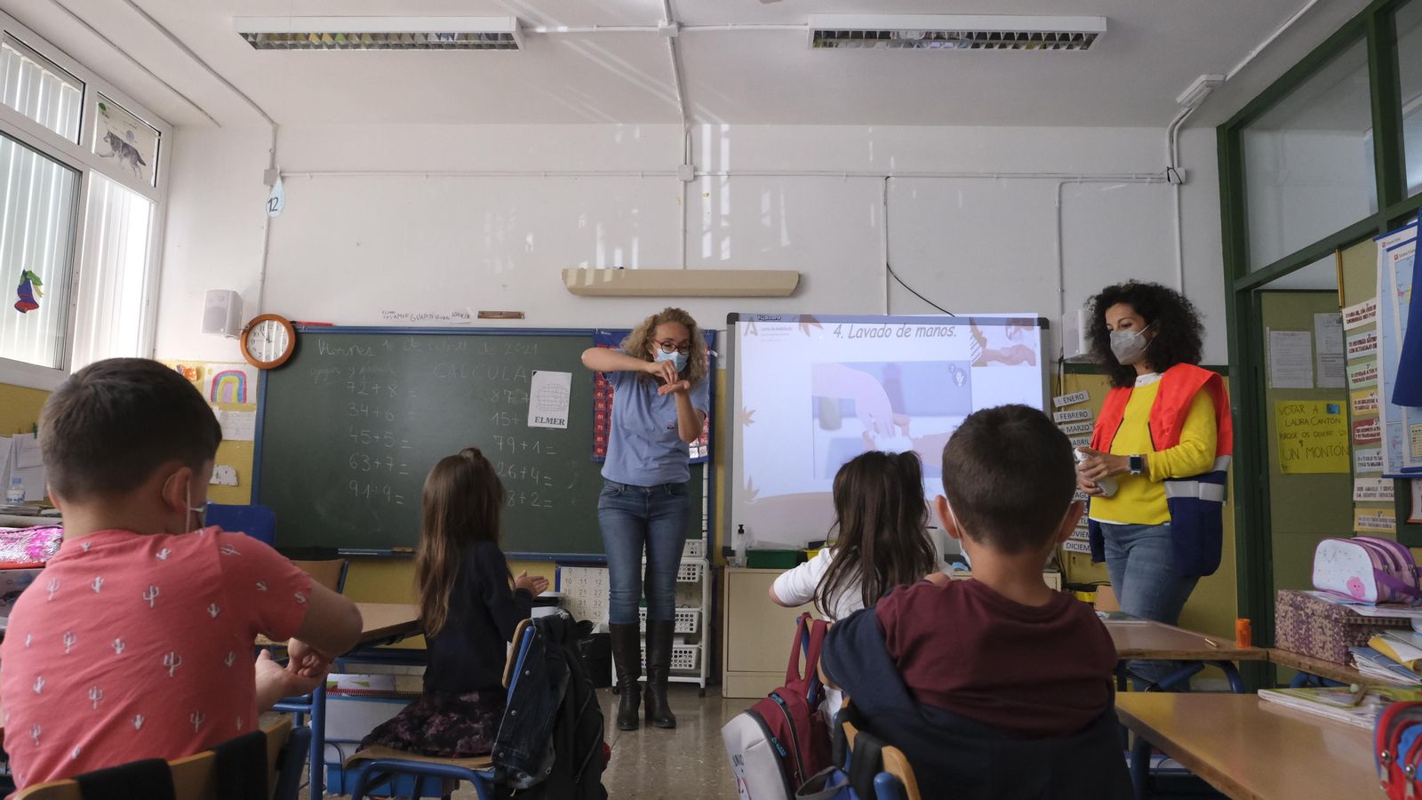 Una de las charlas tuvo lugar este viernes en el CEIP Veintiocho de Febrero de Huércal de Almería
