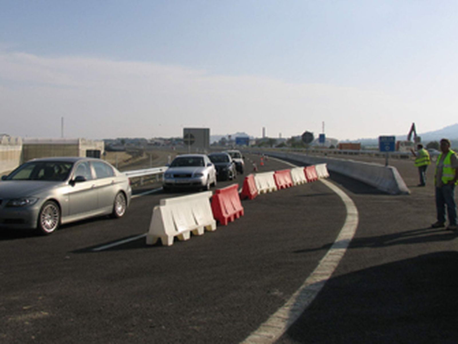 Alcaldes de la costa critican la falta de seguridad en los tramos de la A-44 y el desvío a la comarcal