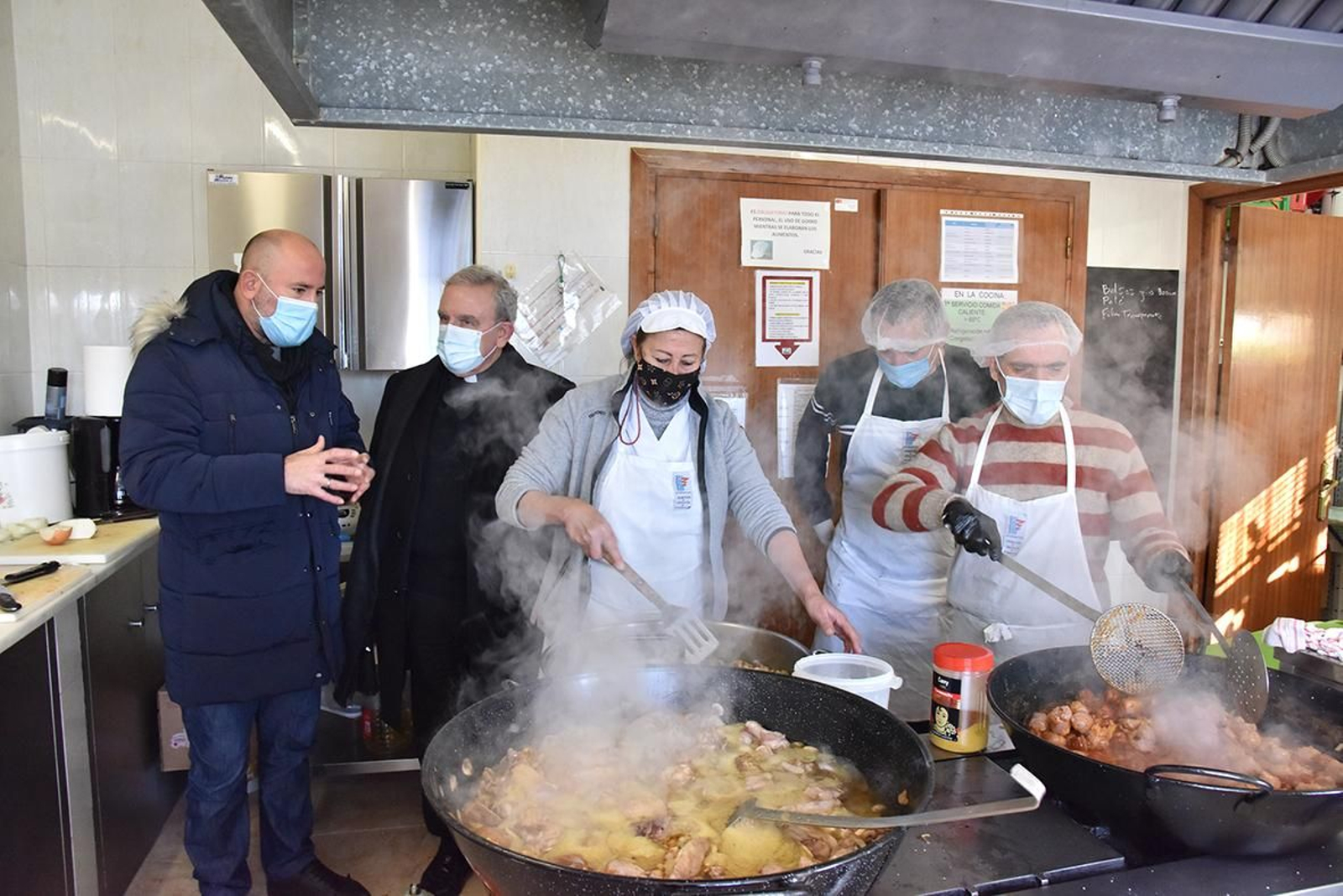 Manuel Pérez-Moya y Eduardo García, durante la visita al comedor social de Prolibertas.