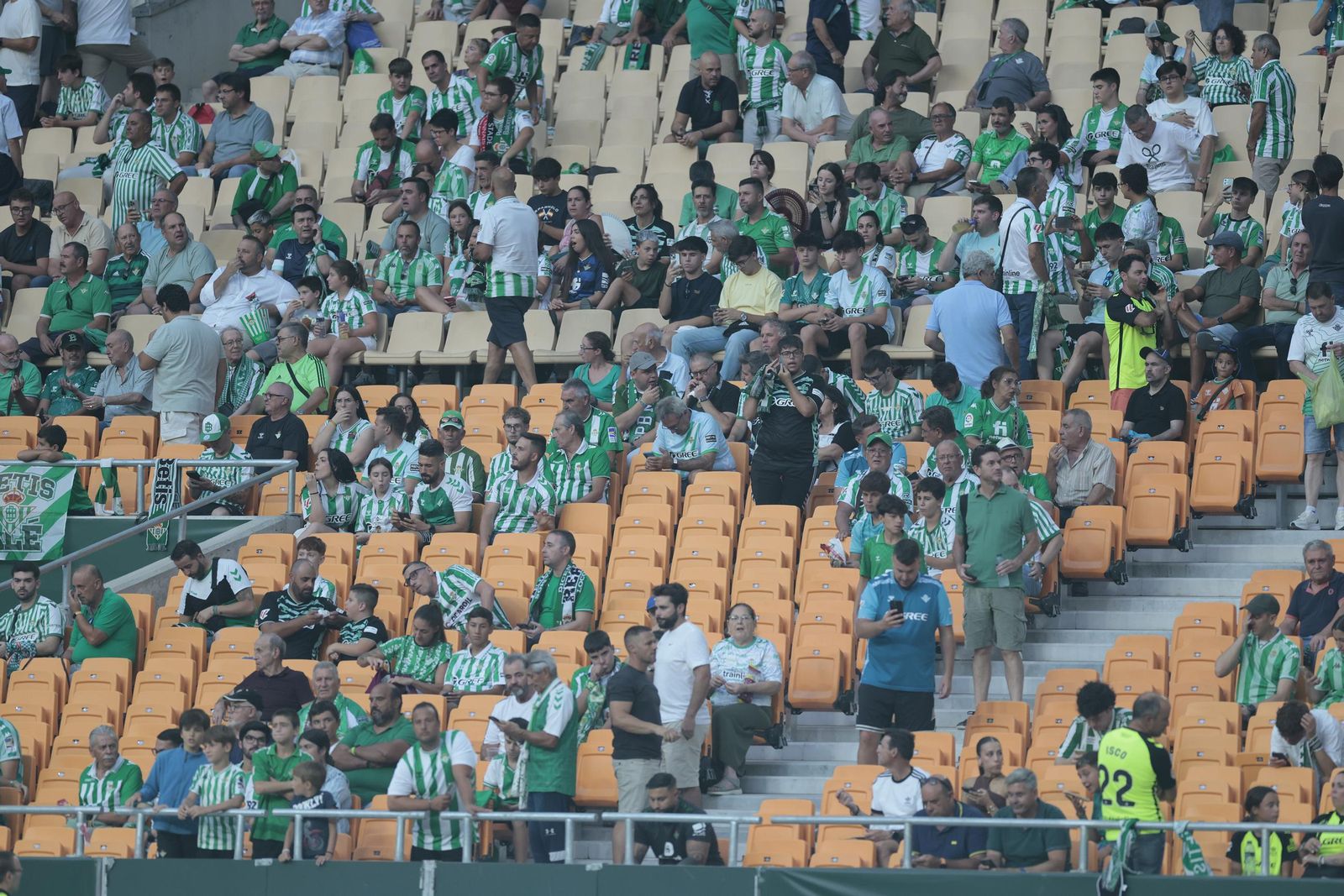 Búscate en las fotos del Betis - Alavés