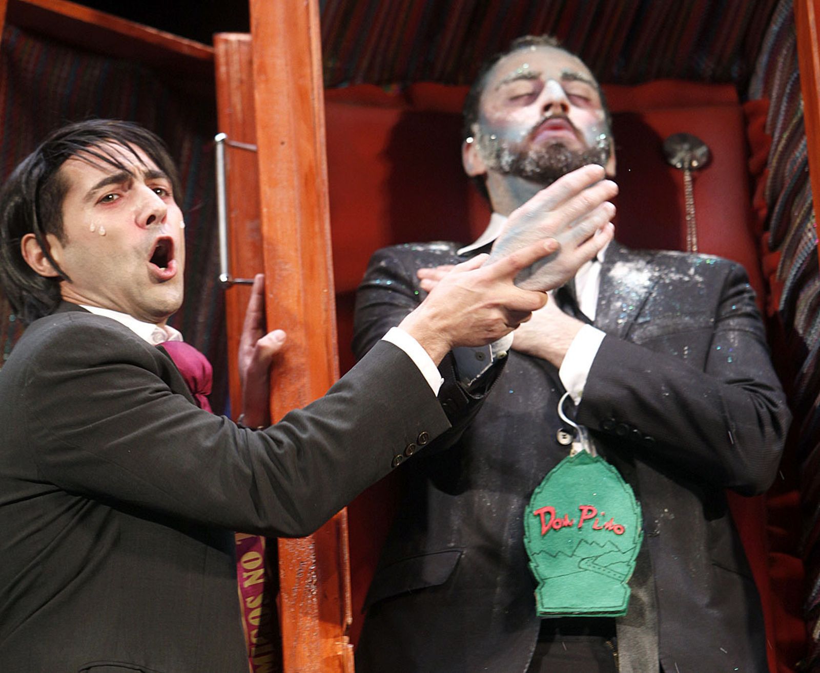 El Bizcocho con Manuel durante la actuación de 'No te vayas todavía.