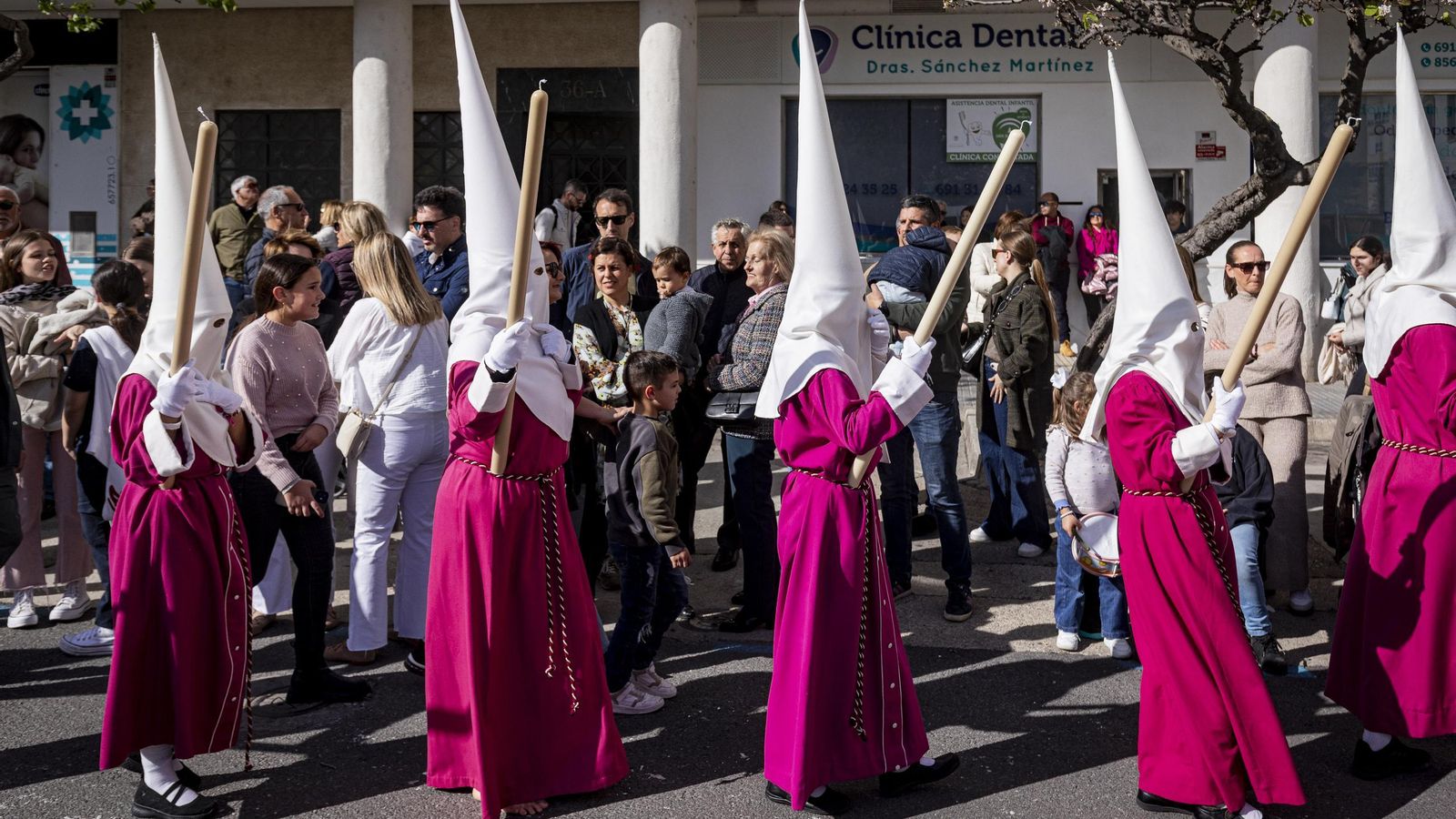 En imágenes,  El Prendimiento de San Fernando tuvo que volverse a su templo entre lágrimas y lluvia