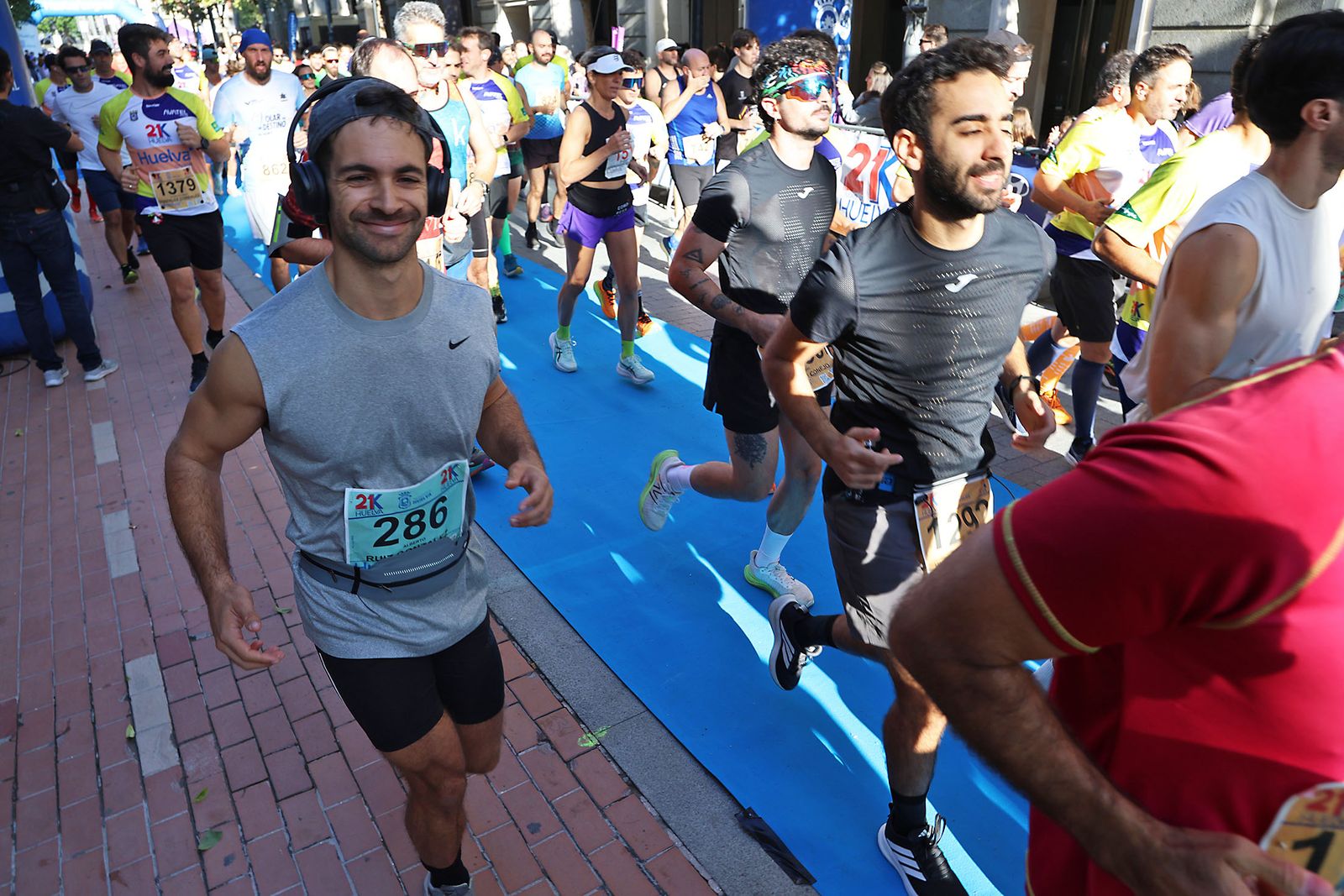 Las mejores imágenes de la carrera 21K Ciudad de Huelva
