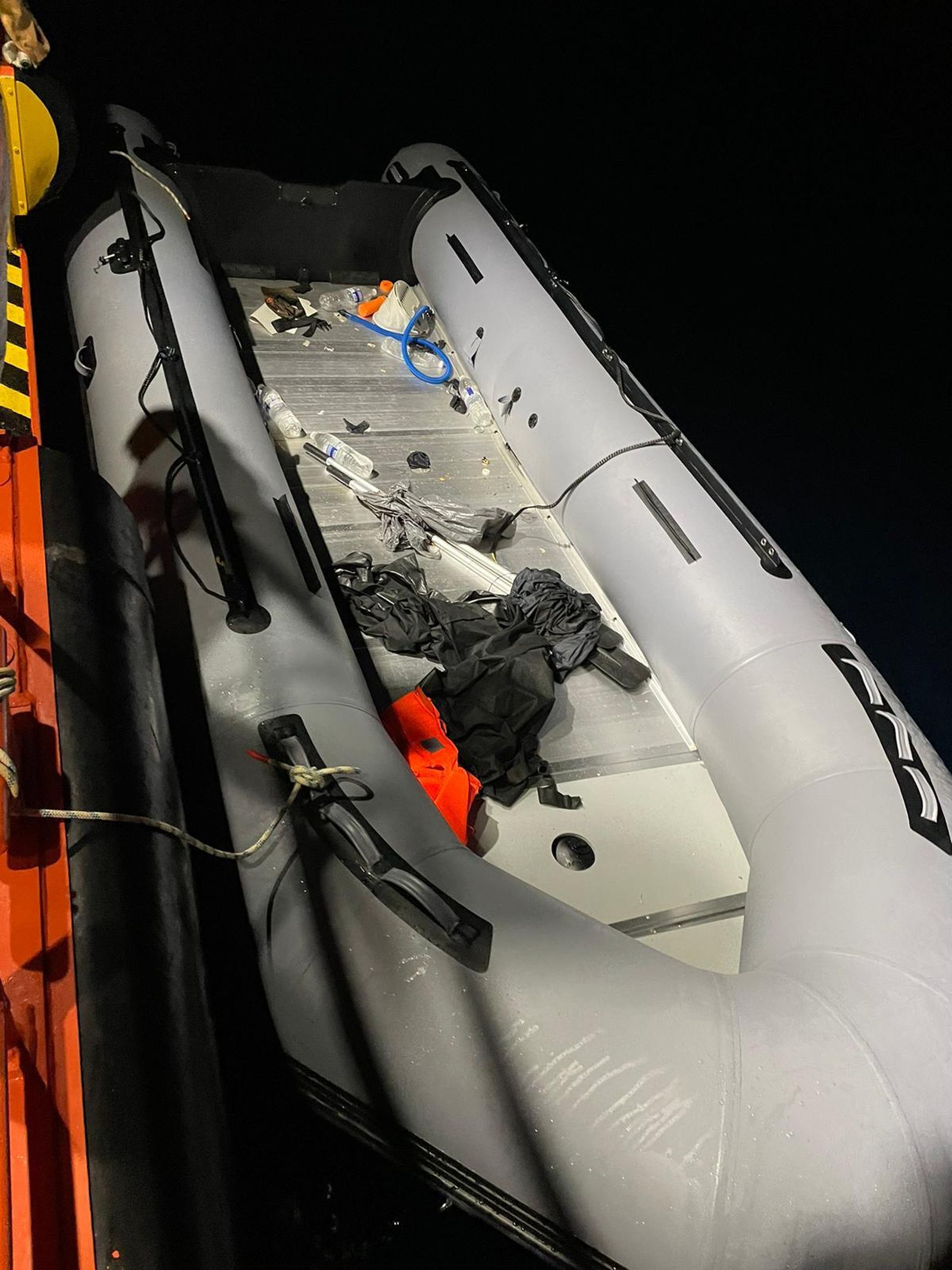 Patera en la que navegaban los inmigrantes.