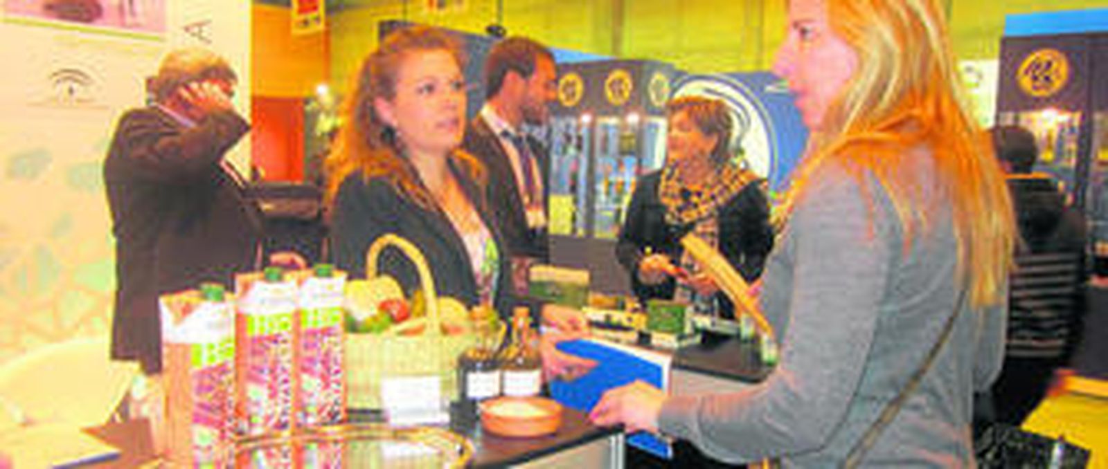 Muchos mayoristas y propietarios de establecimientos de productos gourmet se han interesado por conocer las bondades del gazpacho Solfrío.