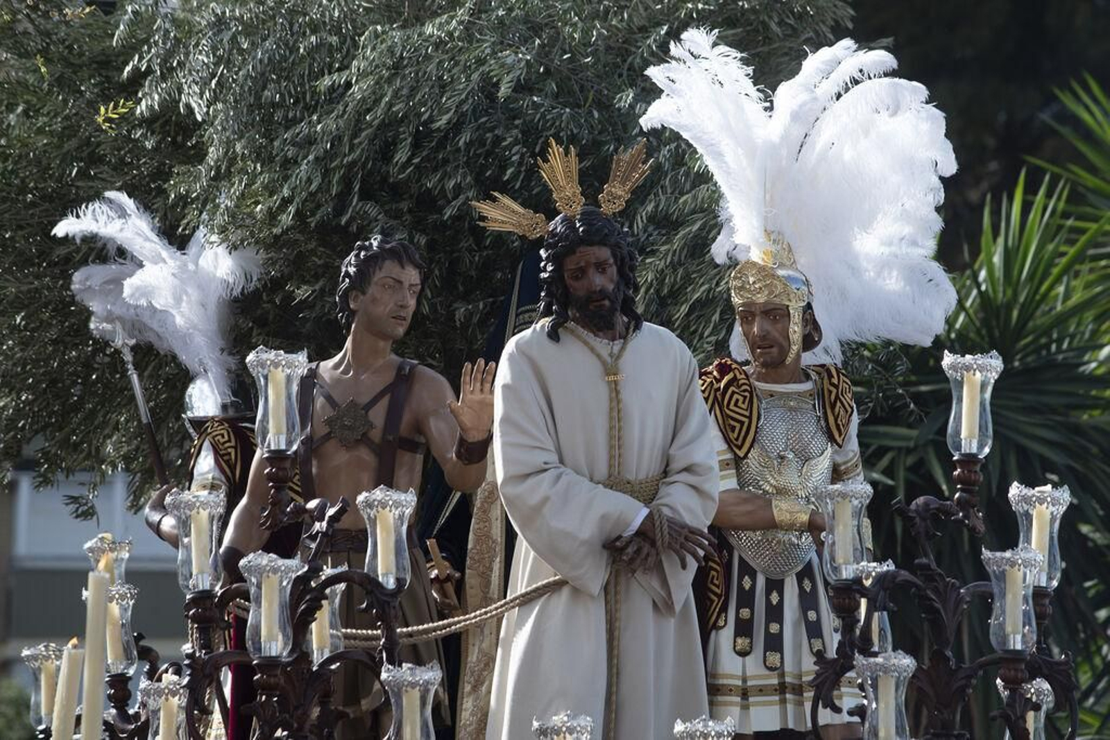 El misterio de Pino Montano abre la Semana Santa en los barrios