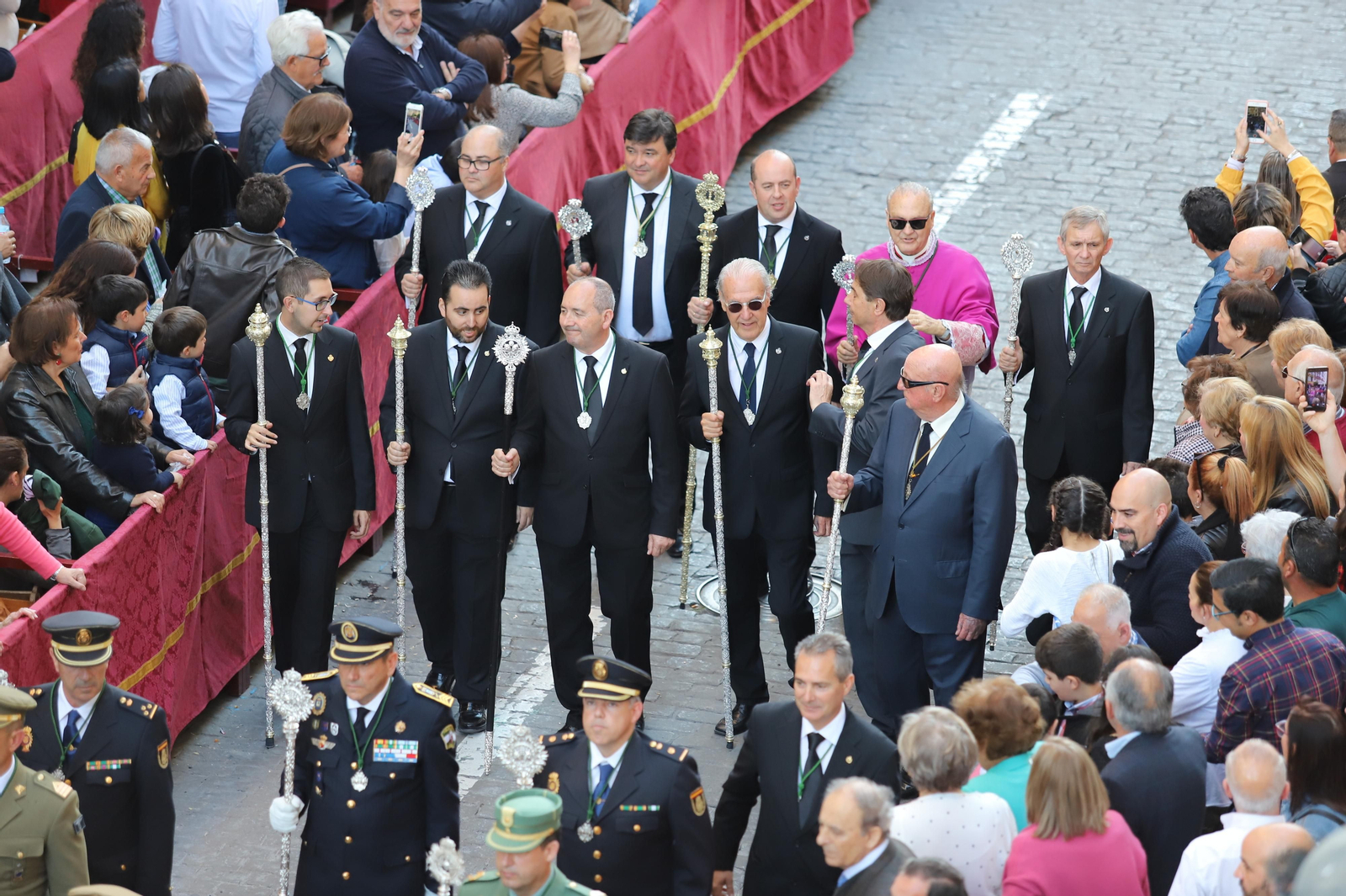Procesión del Cristo de la Vera Cruz, escoltado por la Legión en las calles de Huelva