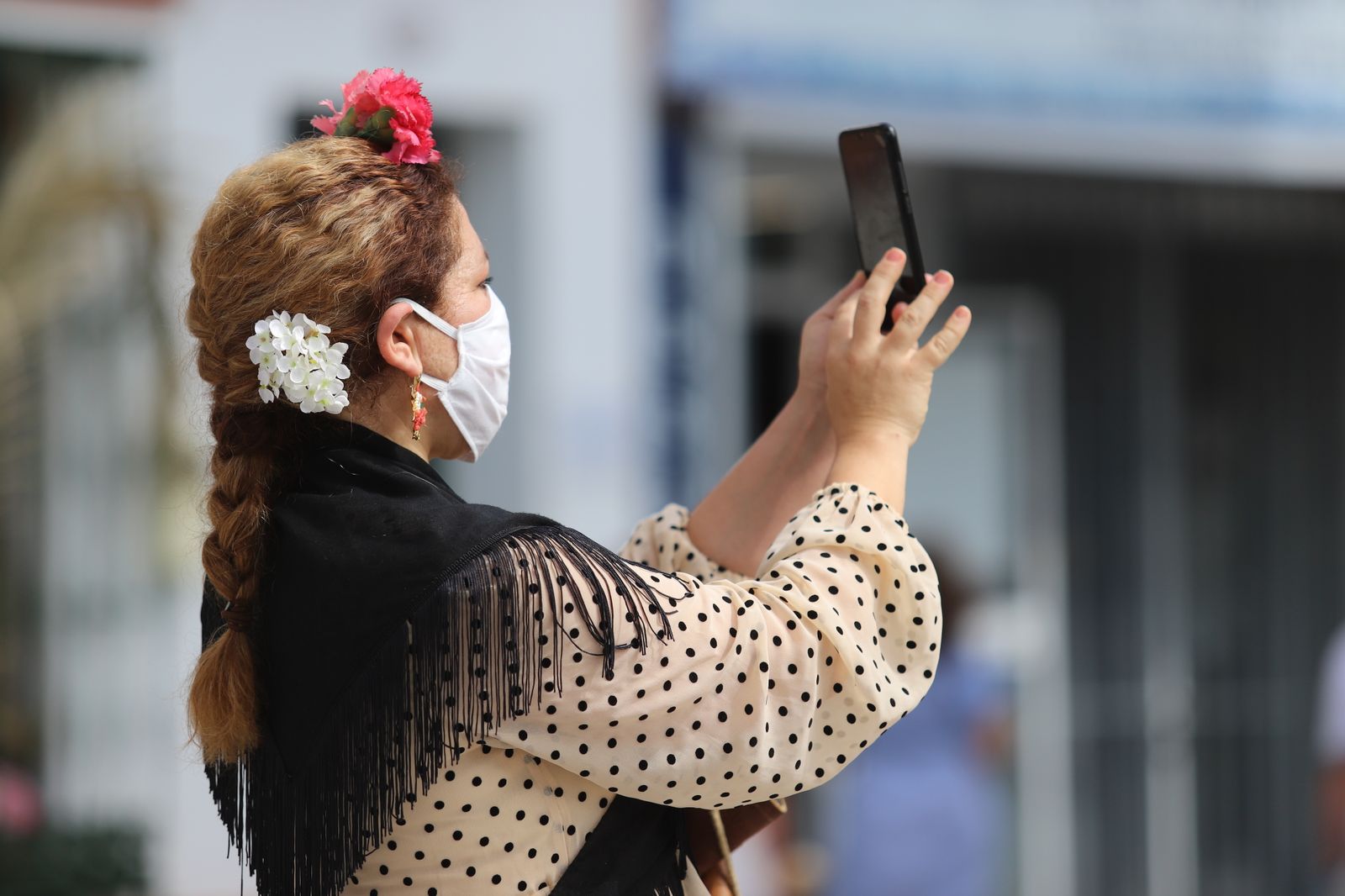 Imágenes de la misa de Pentecostés atípica y a puerta cerrada por el coronavirus, en la parroquia de la Asunción de Almonte