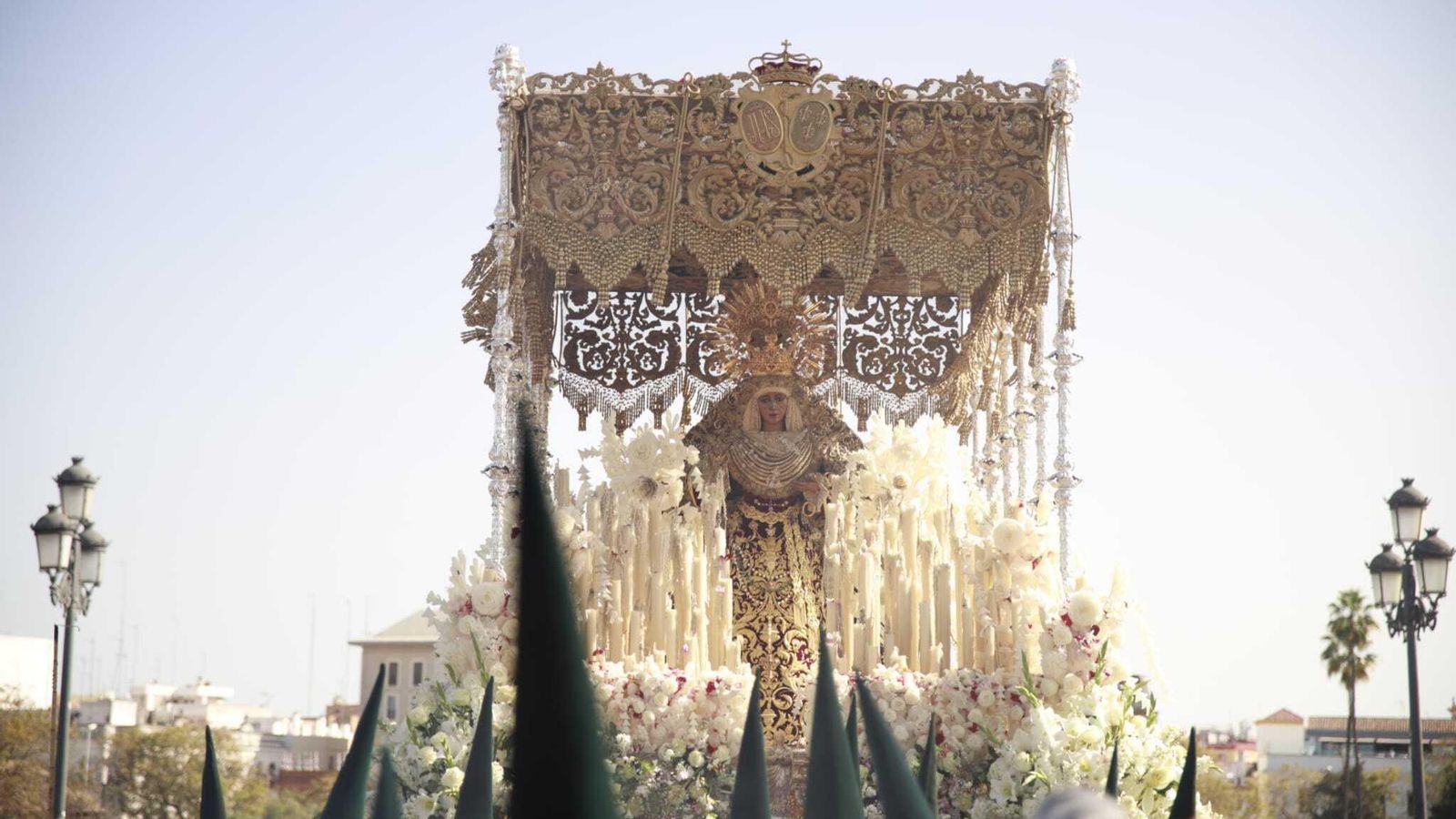 Llegada de la Esperanza de Triana al Altozano