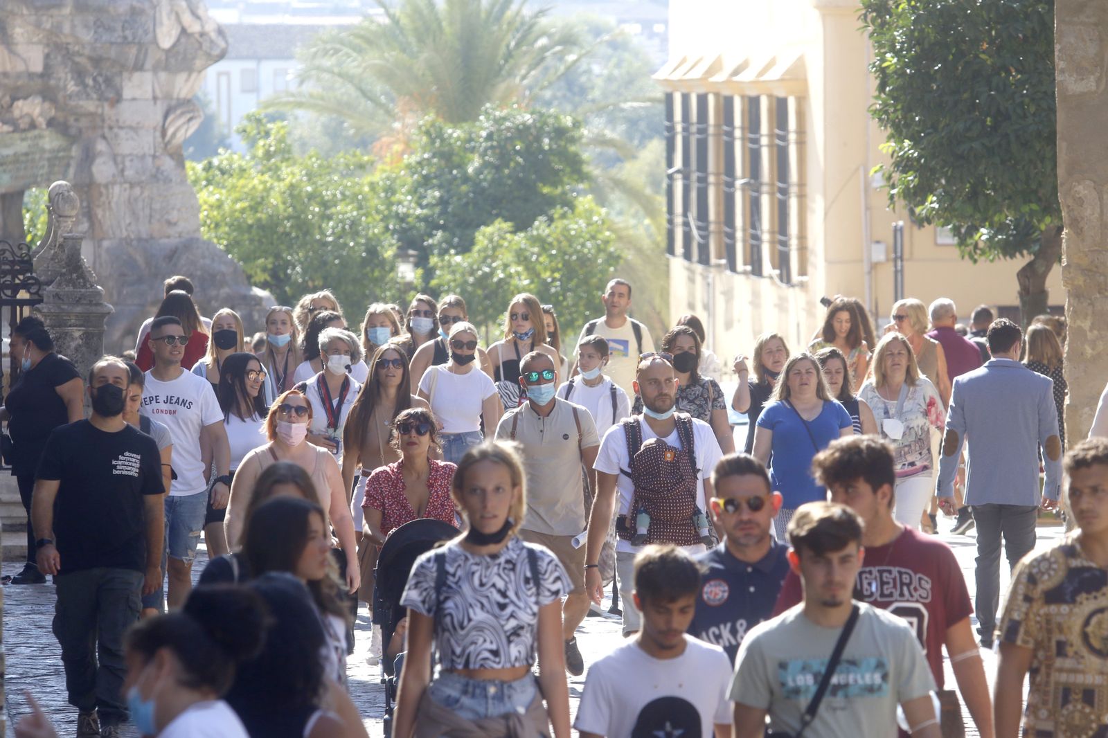 Lleno al completo en Córdoba en el puente del Pilar
