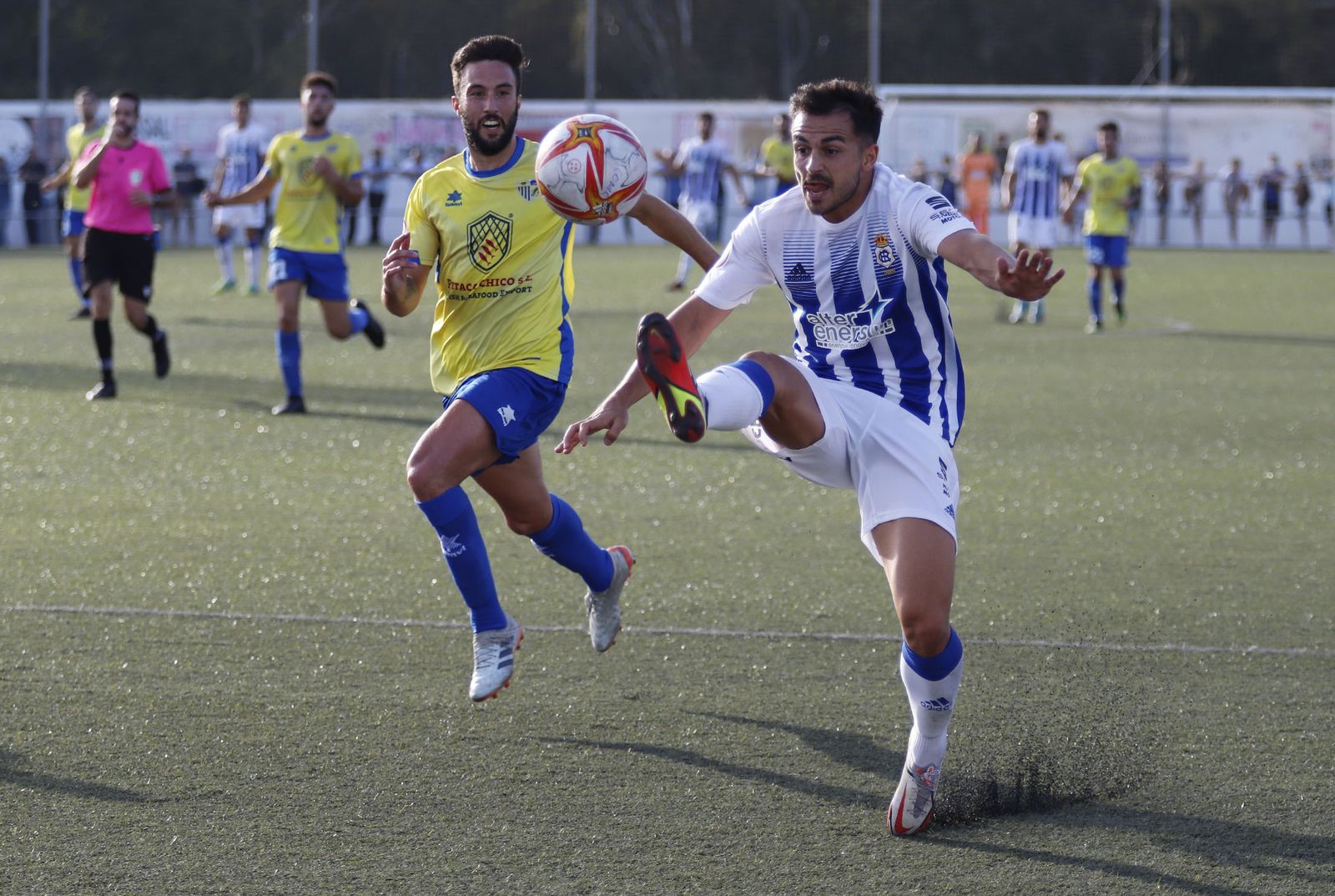 Imágenes del encuentro entre el Conil y el Recreativo de Huelva