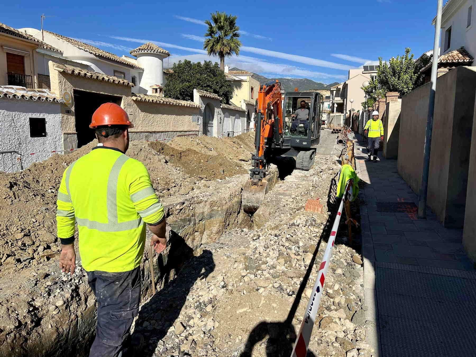 El inicio de las obras de remodelación de las calles Manilva, Alhaurín y Mollina.
