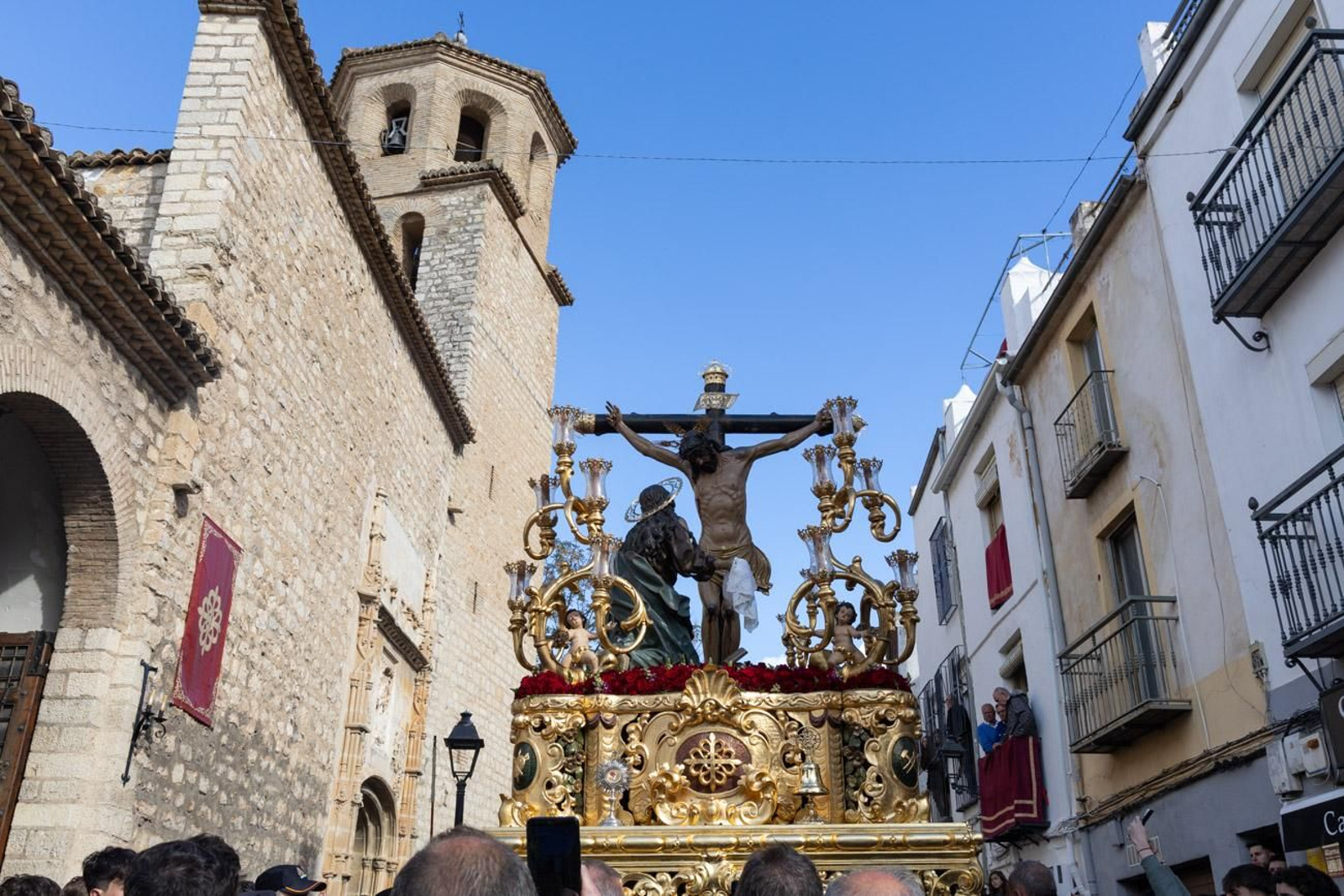 La temida lluvia impide el desarrollo normal de este Martes Santo