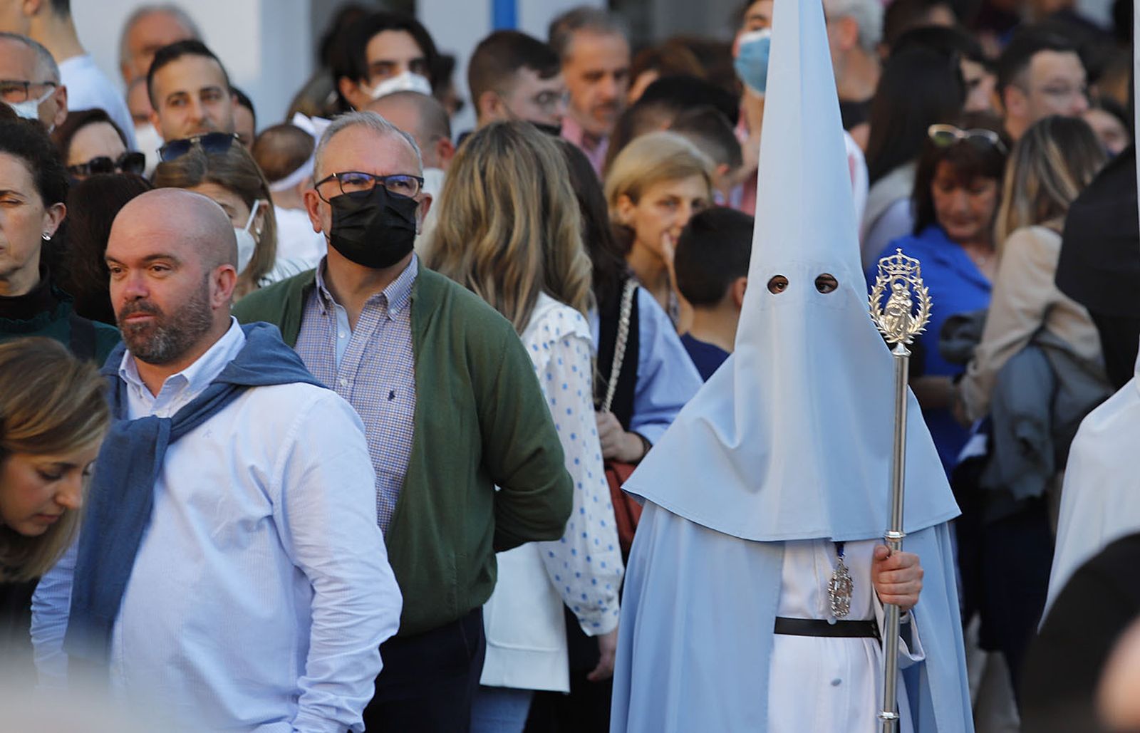 La Hermandad de la Buena Muerte procesiona por las calles de Huelva