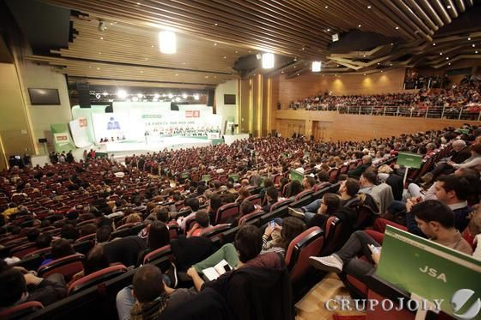 Aspecto del salón donde se celebra el congreso del PSOE andaluz.

Foto: L. Rivas