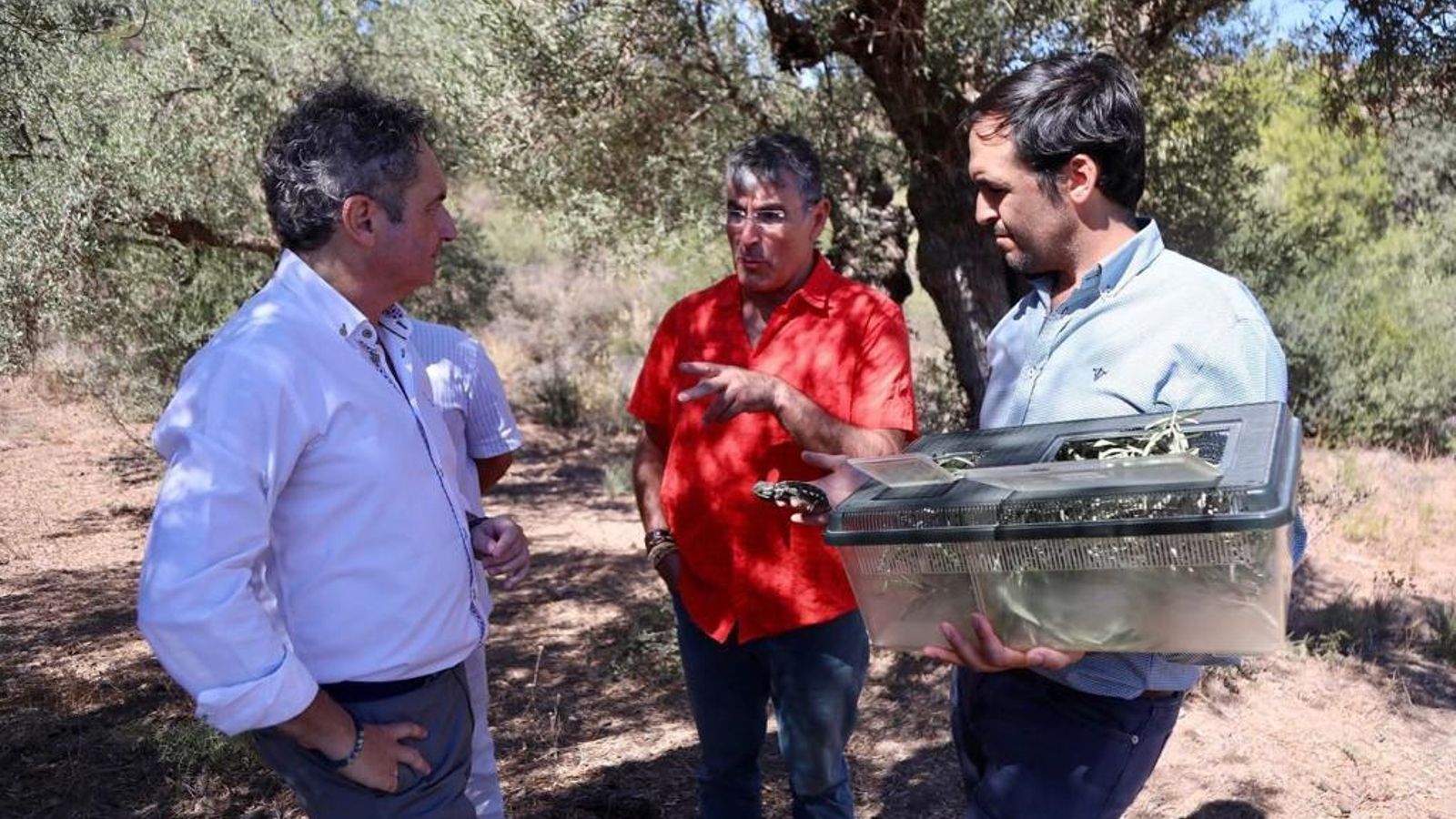 El concejal de Sostenibilidad, Paco Santo, junto al personal técnico.