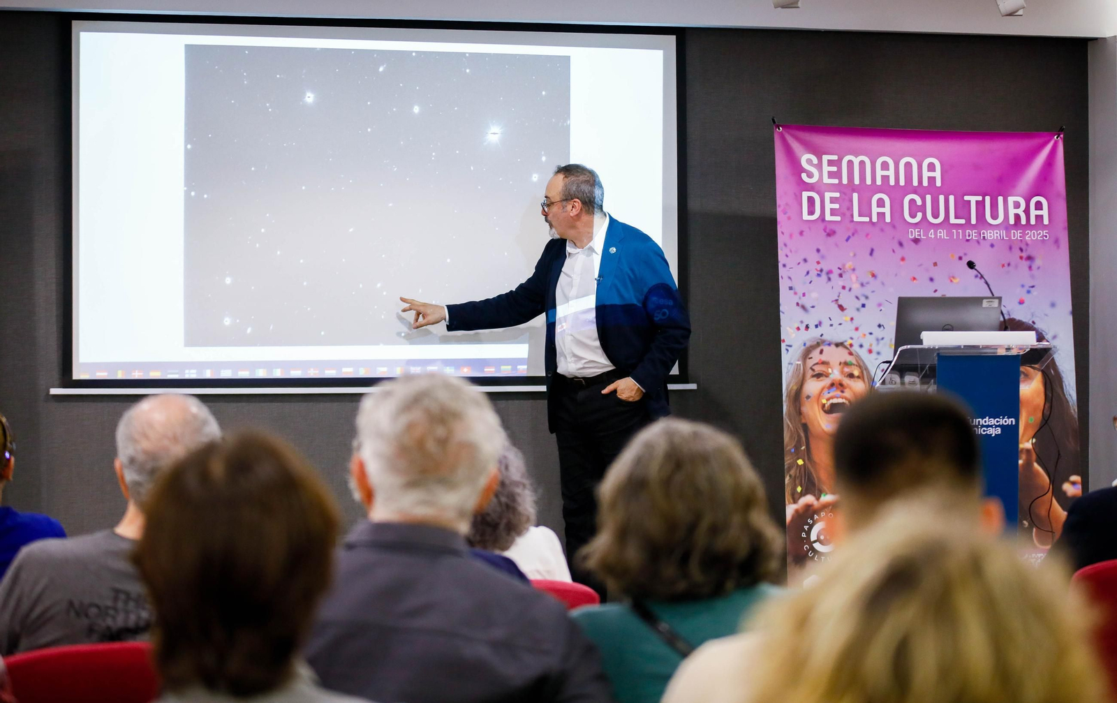 Semana de la Cultura UAL en Fundación Unicaja de Almería con Juan Luis Cano experto en defensa planetaria, en imágenes