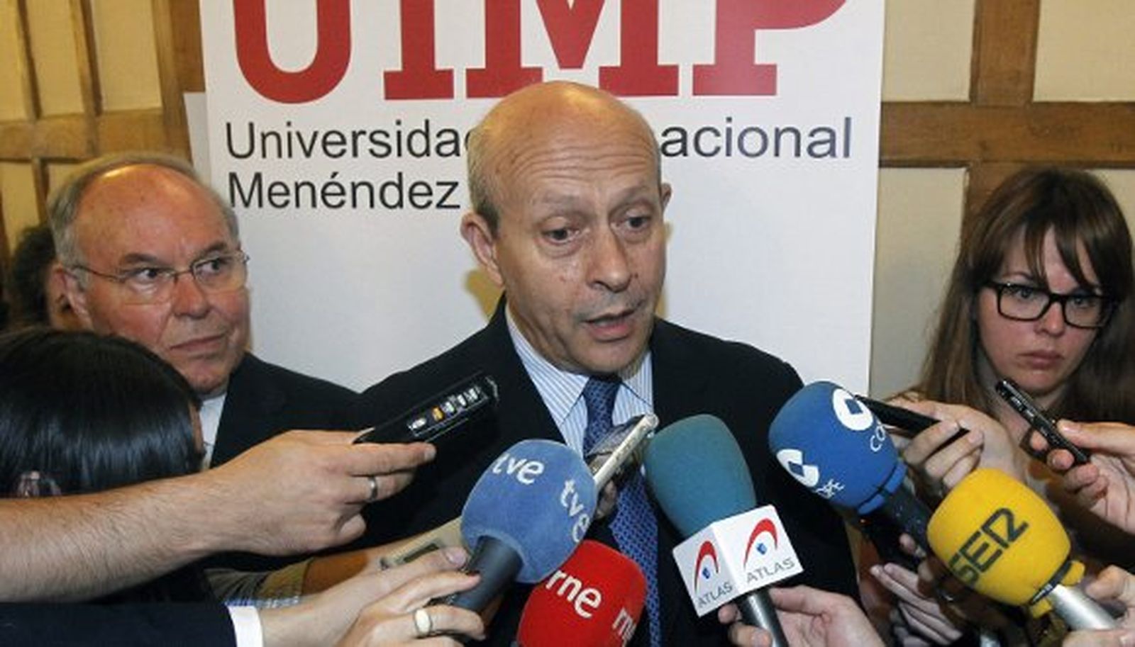 Wert contra los medios