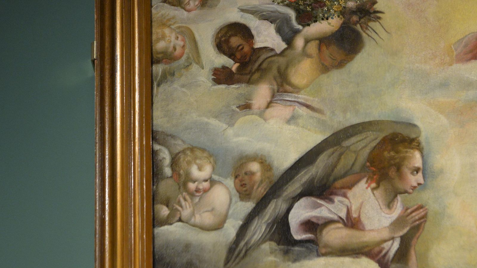 Detalle de los ángeles, influidos por el naturalismo de Roelas.